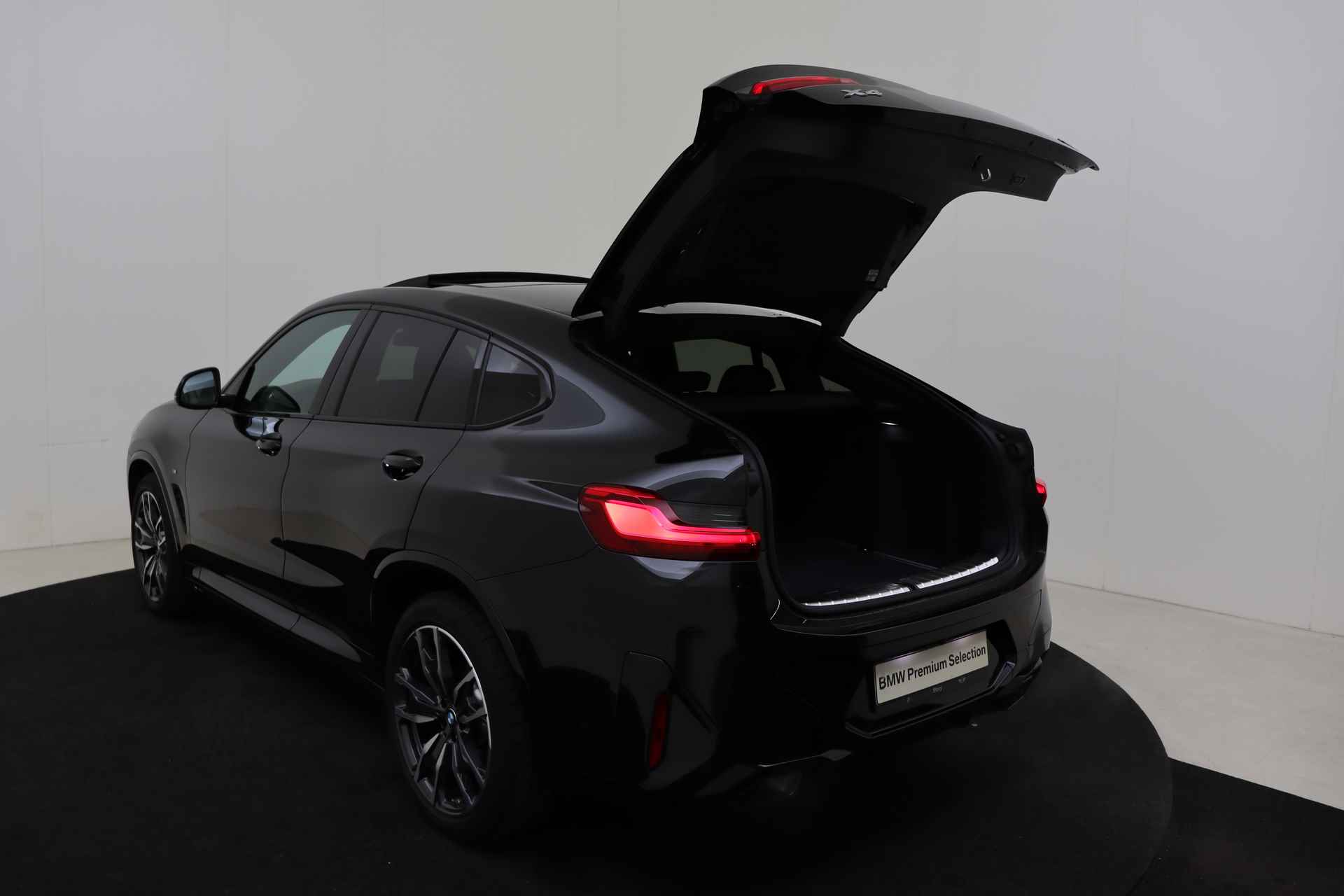 BMW X4 xDrive20i High Executive M Sport Automaat / Panoramadak / Sportstoelen / Stoelverwarming / Laserlight / Verwarmd stuurwiel / Parking Assistant / Live Cockpit Professional - 54/66