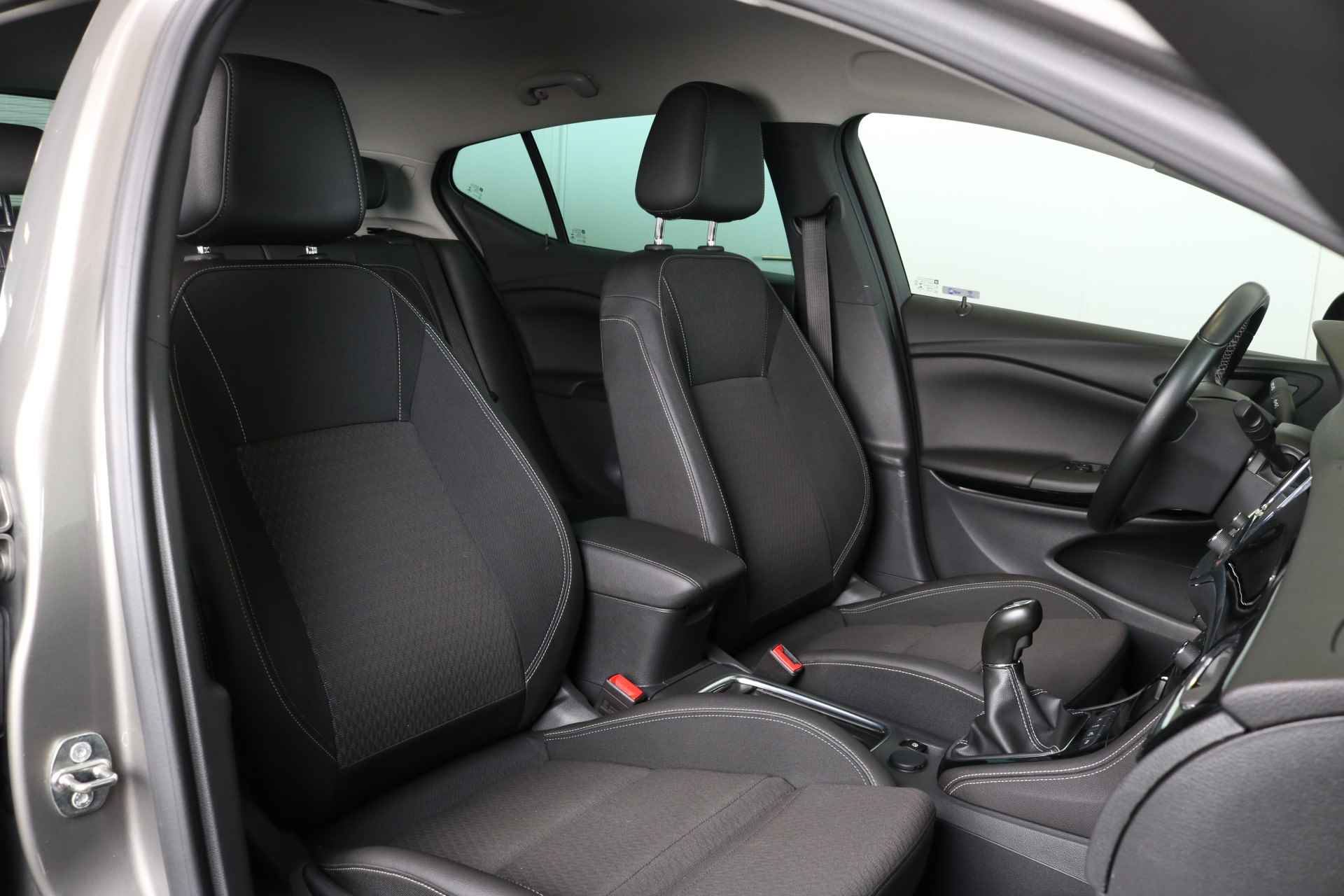 Opel Astra Innovation 5-deurs 1.0 Turbo 105pk | Trekhaak | DAB | Navi | Cruise Control | Parkeersensoren V+A | Achteruitrijcamera | - 19/50