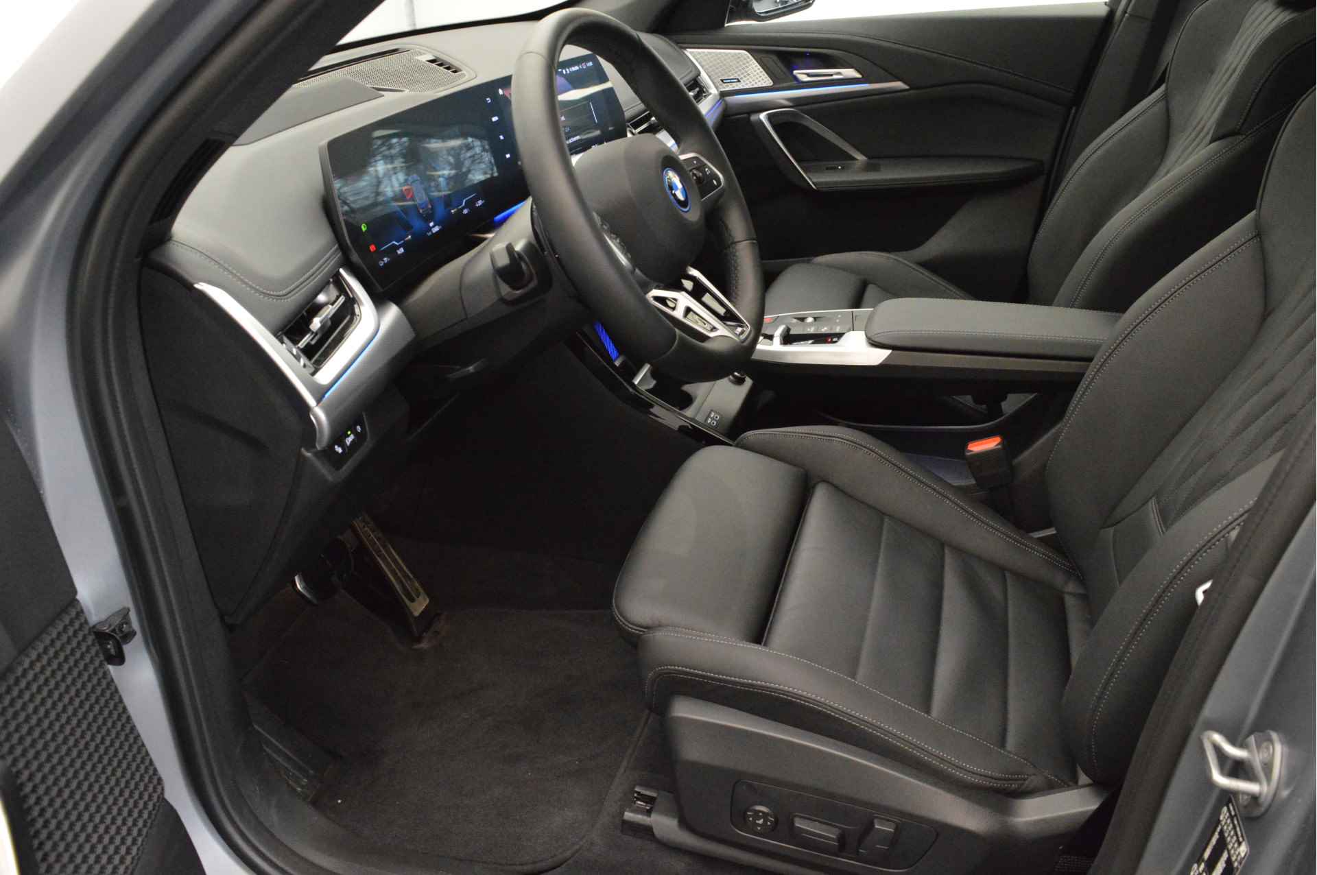 BMW iX1 xDrive30 M Sport 67 kWh / Panoramadak / Trekhaak / Adaptief M Onderstel / Parking Assistant Plus / Adaptieve LED / Memory Seats / Driving Assistant Professional - 5/22