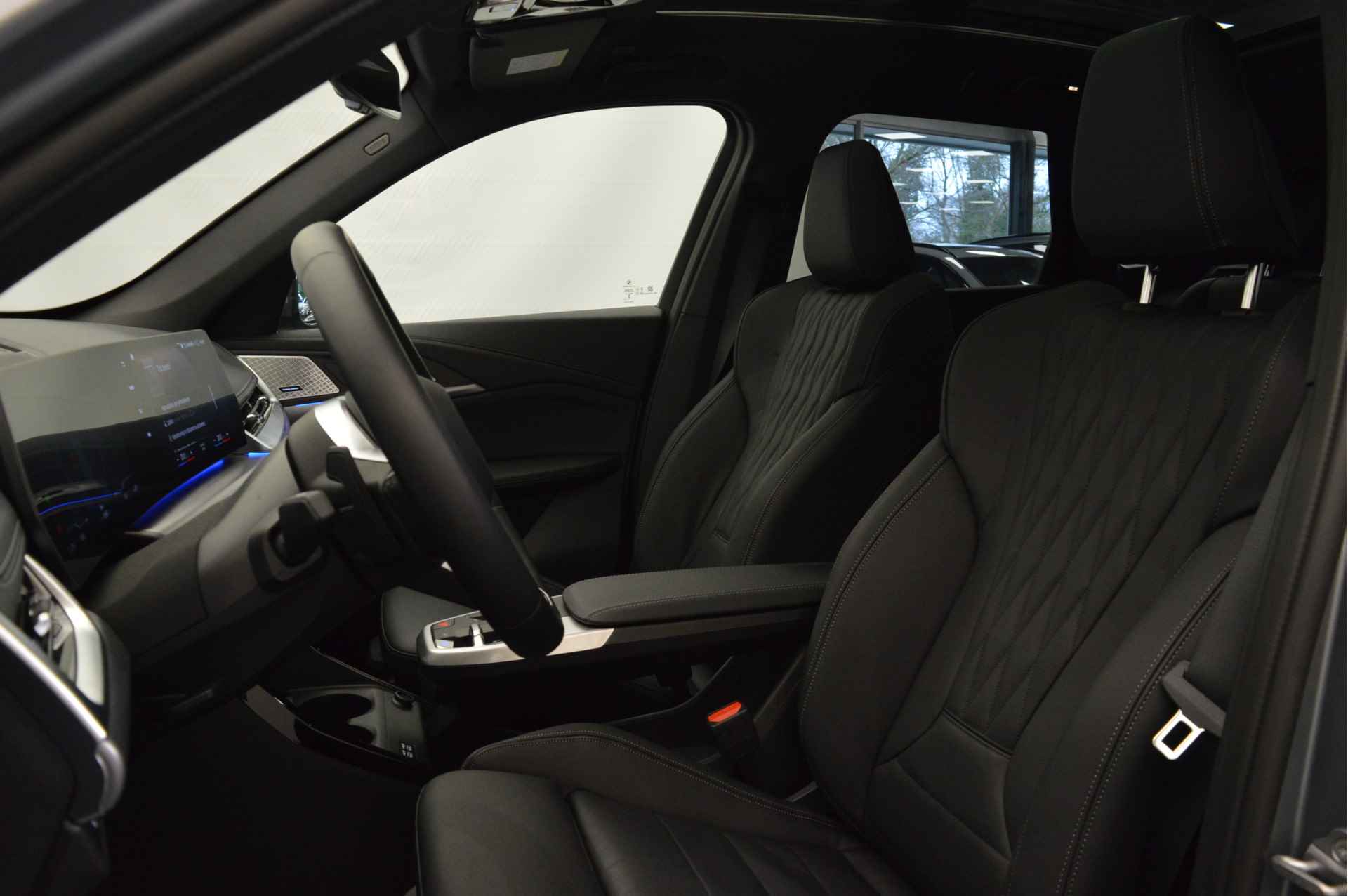 BMW iX1 xDrive30 M Sport 67 kWh / Panoramadak / Trekhaak / Adaptief M Onderstel / Parking Assistant Plus / Adaptieve LED / Memory Seats / Driving Assistant Professional - 6/22