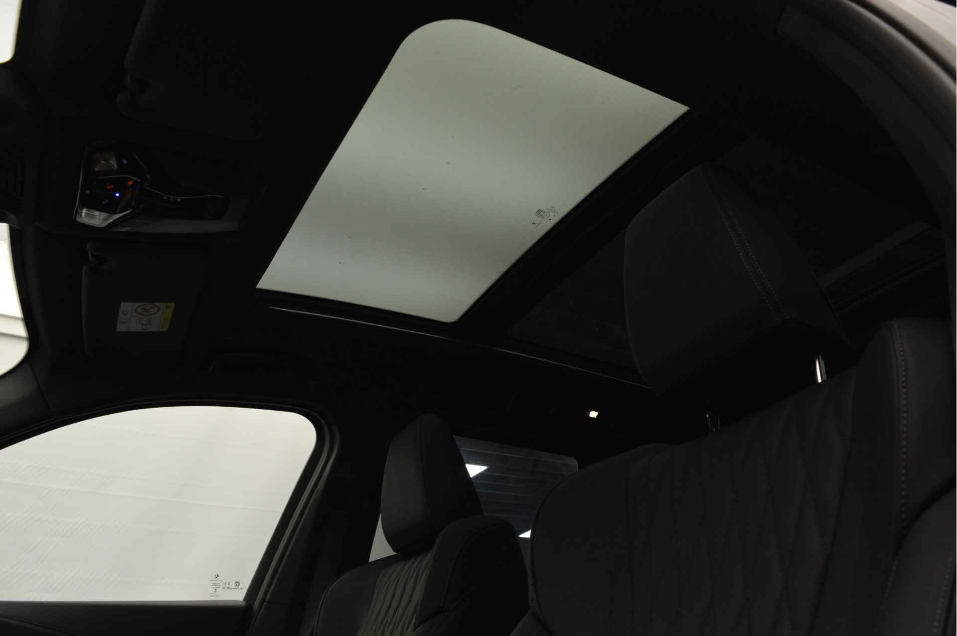 BMW iX1 xDrive30 M Sport 67 kWh / Panoramadak / Trekhaak / Adaptief M Onderstel / Parking Assistant Plus / Adaptieve LED / Memory Seats / Driving Assistant Professional - 8/22