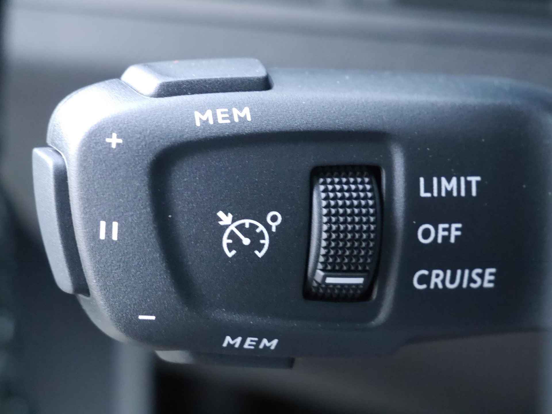 Peugeot 5008 1.2 Hybrid Allure Pack Business | Nieuwe auto | 7 zits | Stoelverwarming | Keyless entry en start | Draadloze telefoonlader | Parkeersensoren voor en achter | Camera | Lichtmetalen velgen | - 25/56