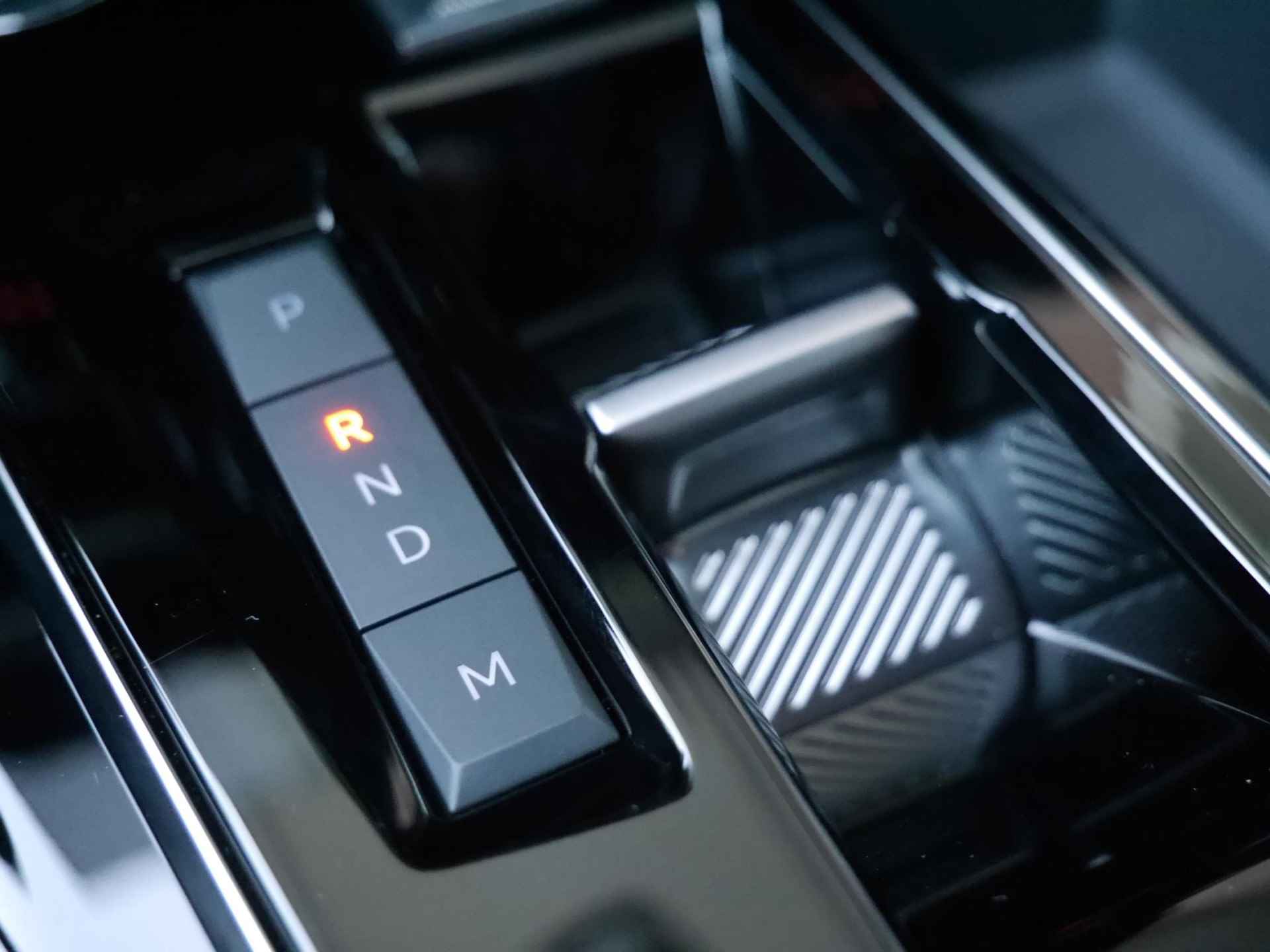 Peugeot 5008 1.2 Hybrid Allure Pack Business | Nieuwe auto | 7 zits | Stoelverwarming | Keyless entry en start | Draadloze telefoonlader | Parkeersensoren voor en achter | Camera | Lichtmetalen velgen | - 46/56