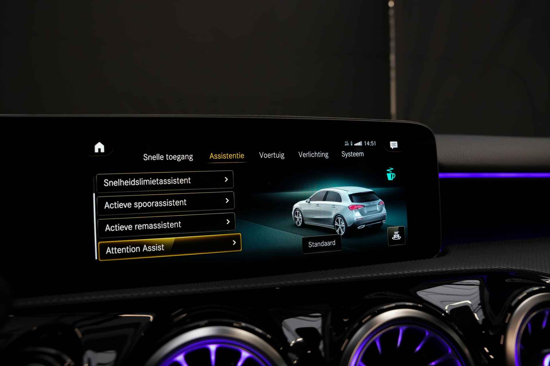 Mercedes-Benz A-klasse 163 pk 200 Business Solution AMG |Panoramadak|Trekhaak|Apple Carplay & Android Auto|Cruise control|LED|Ambient light|Parkeer camera met sensoren|Bluetooth|Navi|18"| - 27/42