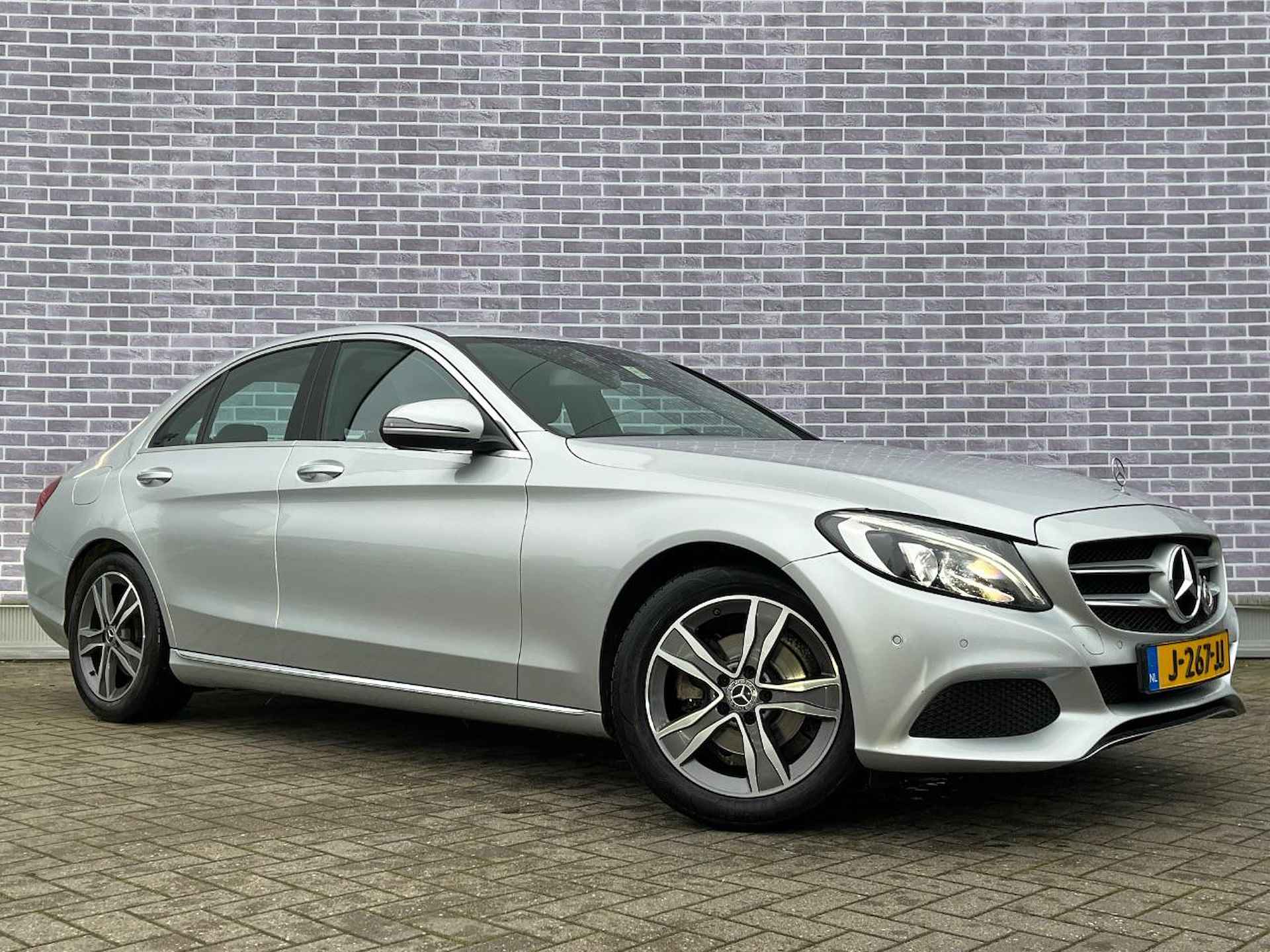 Mercedes-Benz C-klasse 180 AMG Sport Edition | Trekhaak | Cruise Control | Navi | Parkeersensoren | Sportstoelen | Leder | Camera | Stoelverwarming - 14/19