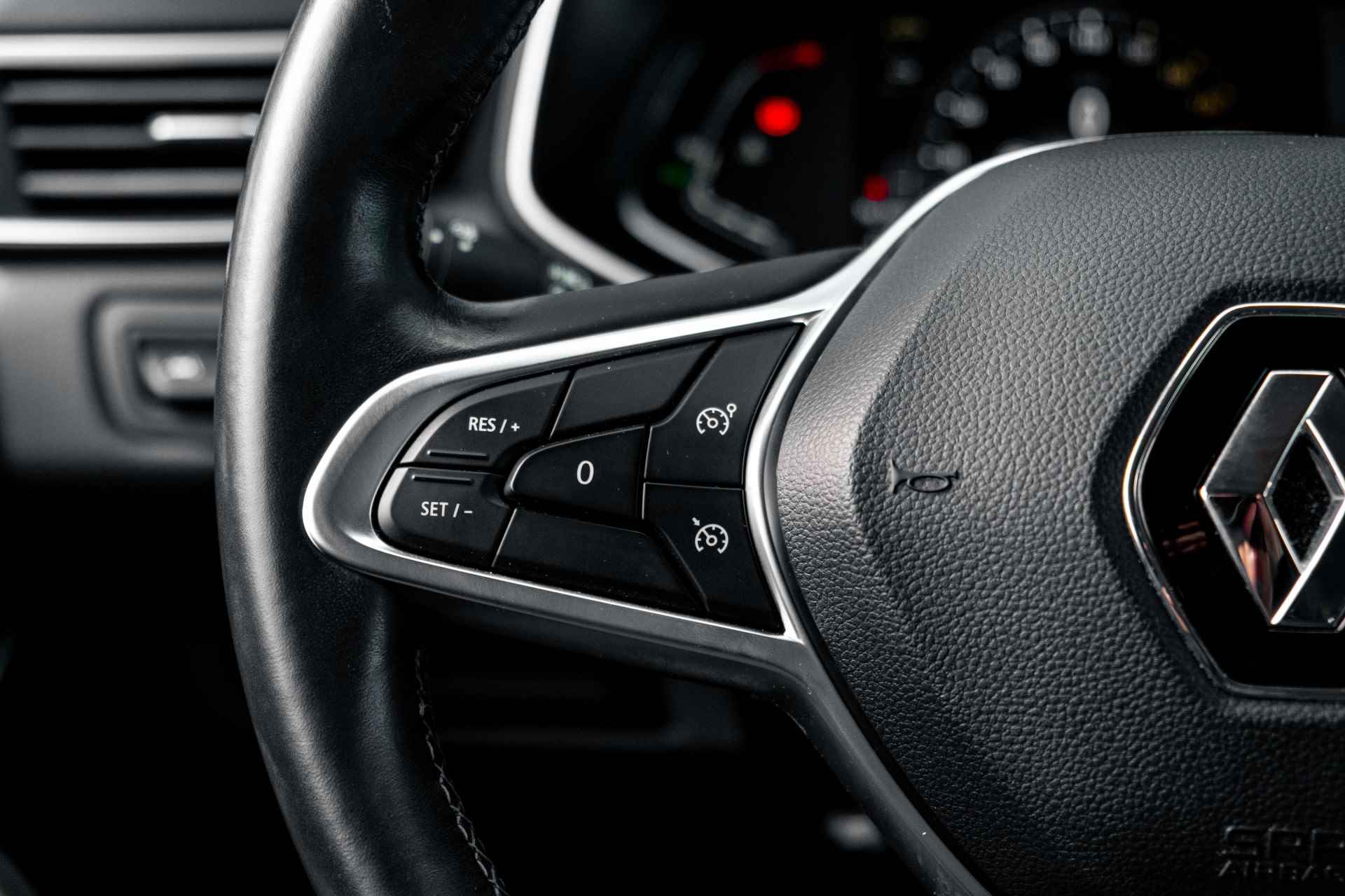 Renault Clio 1.0 TCe 100pk Intens | Climat Control | Lm velgen | Handfree | Cruise | Apple Carplay/Android Auto | incl. Bovag rijklaarpakket met 12 maanden garantie | - 11/47