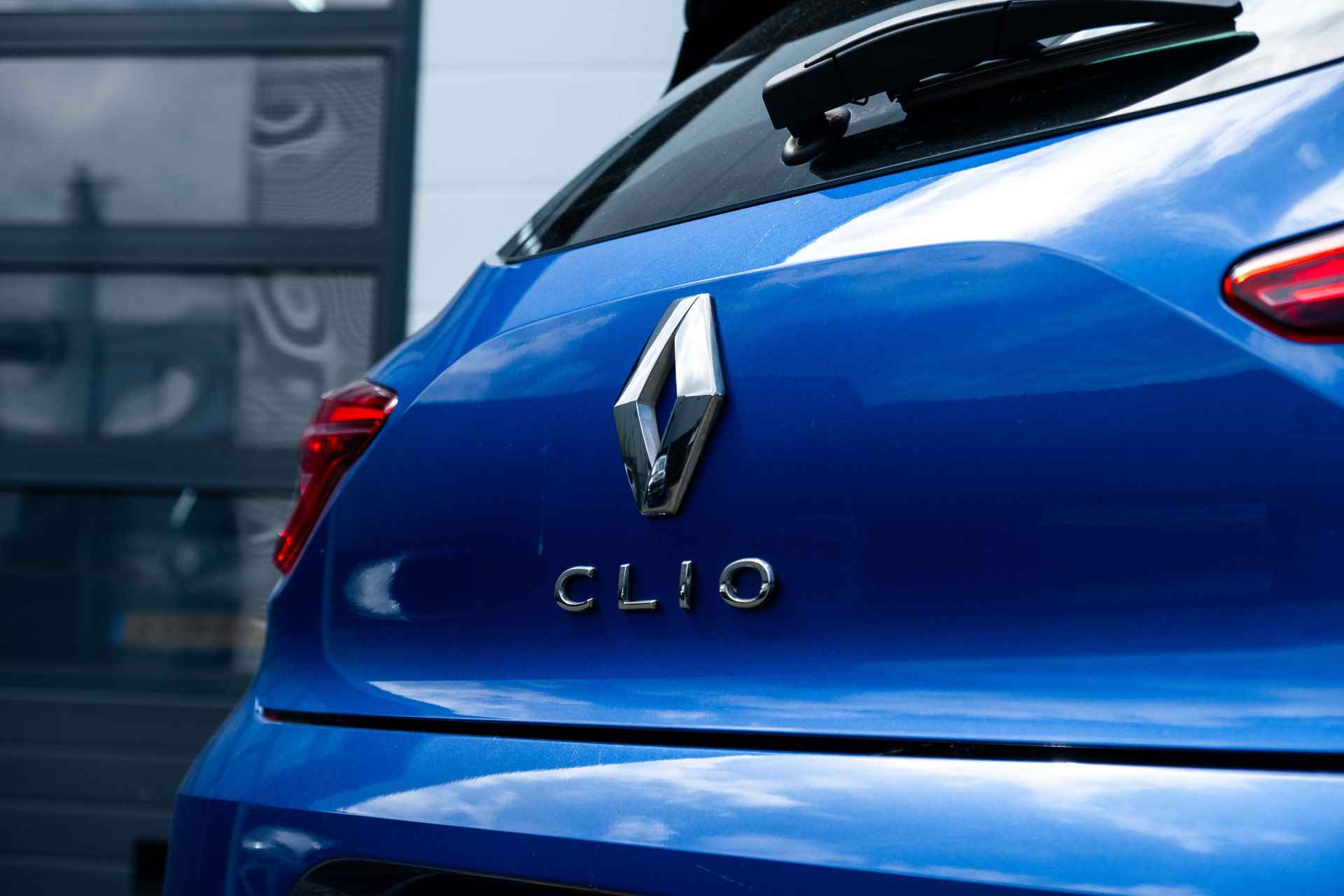 Renault Clio 1.0 TCe 100pk Intens | Climat Control | Lm velgen | Handfree | Cruise | Apple Carplay/Android Auto | incl. Bovag rijklaarpakket met 12 maanden garantie | - 24/47