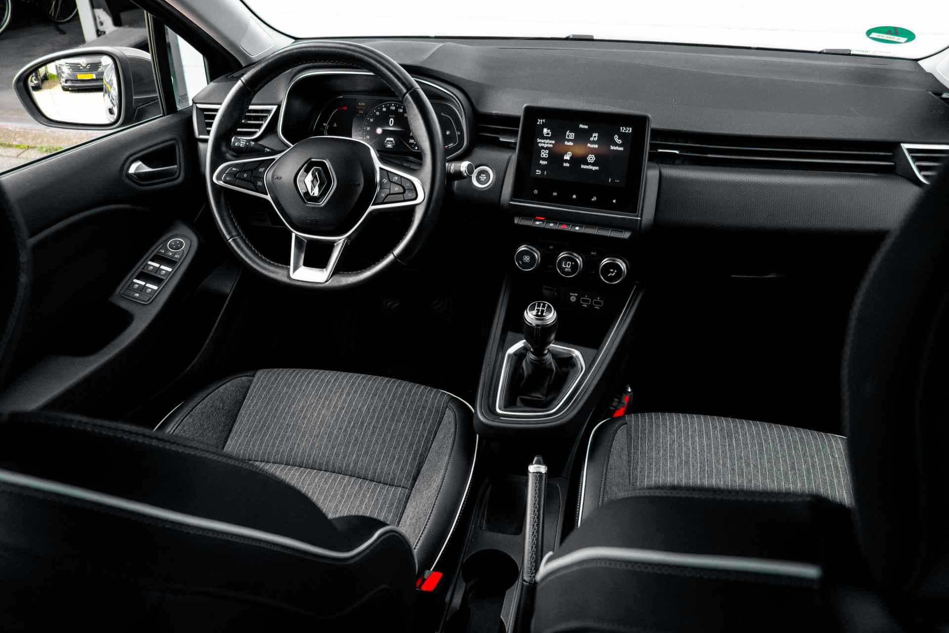 Renault Clio 1.0 TCe 100pk Intens | Climat Control | Lm velgen | Handfree | Cruise | Apple Carplay/Android Auto | incl. Bovag rijklaarpakket met 12 maanden garantie | - 31/47