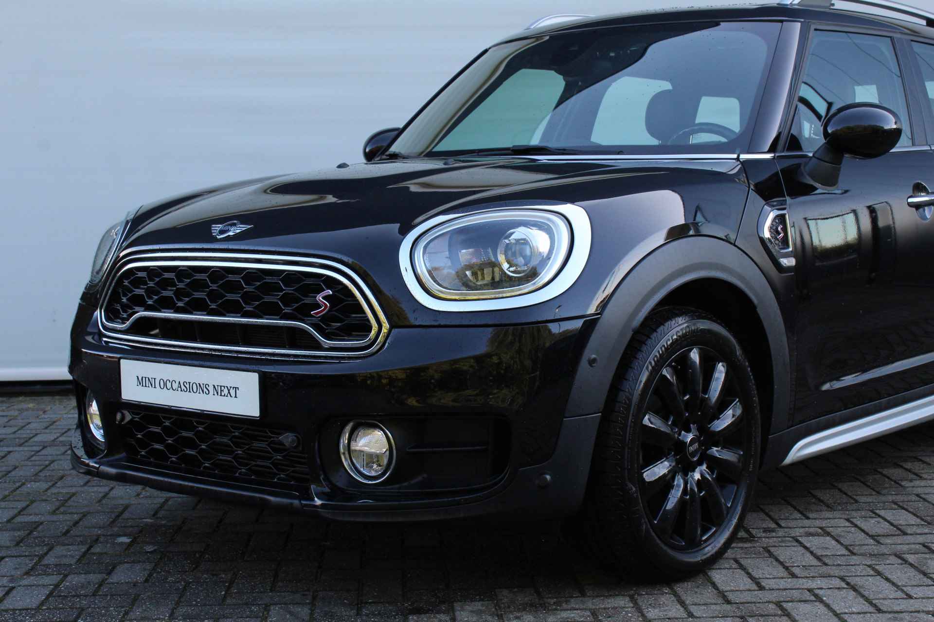 MINI Countryman Cooper S / Panoramadak / Sportstoelen / LED / Stoelverwarming / Park Assistant / Navigatie Professional / Leder - 8/27