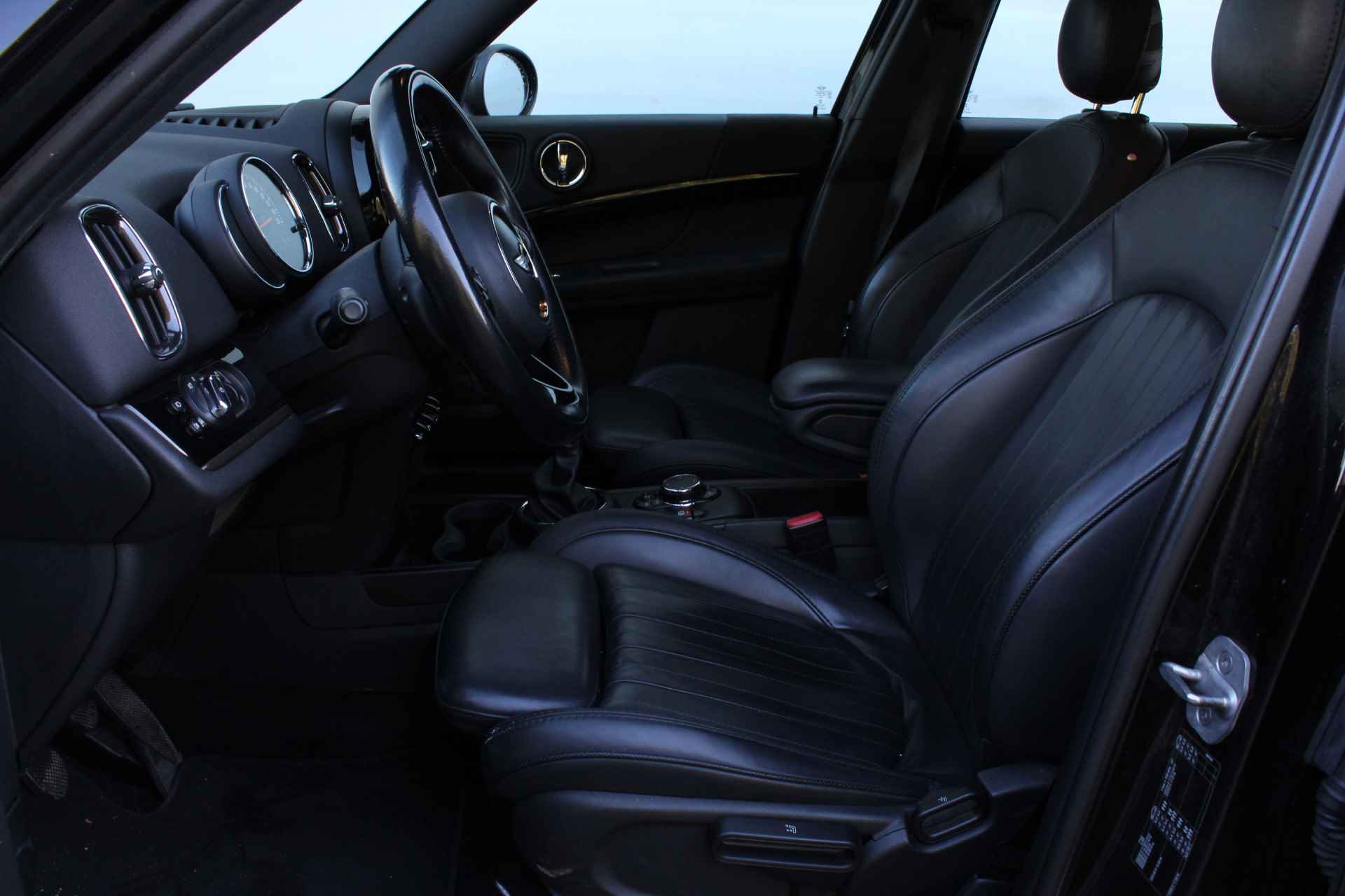 MINI Countryman Cooper S / Panoramadak / Sportstoelen / LED / Stoelverwarming / Park Assistant / Navigatie Professional / Leder - 9/27