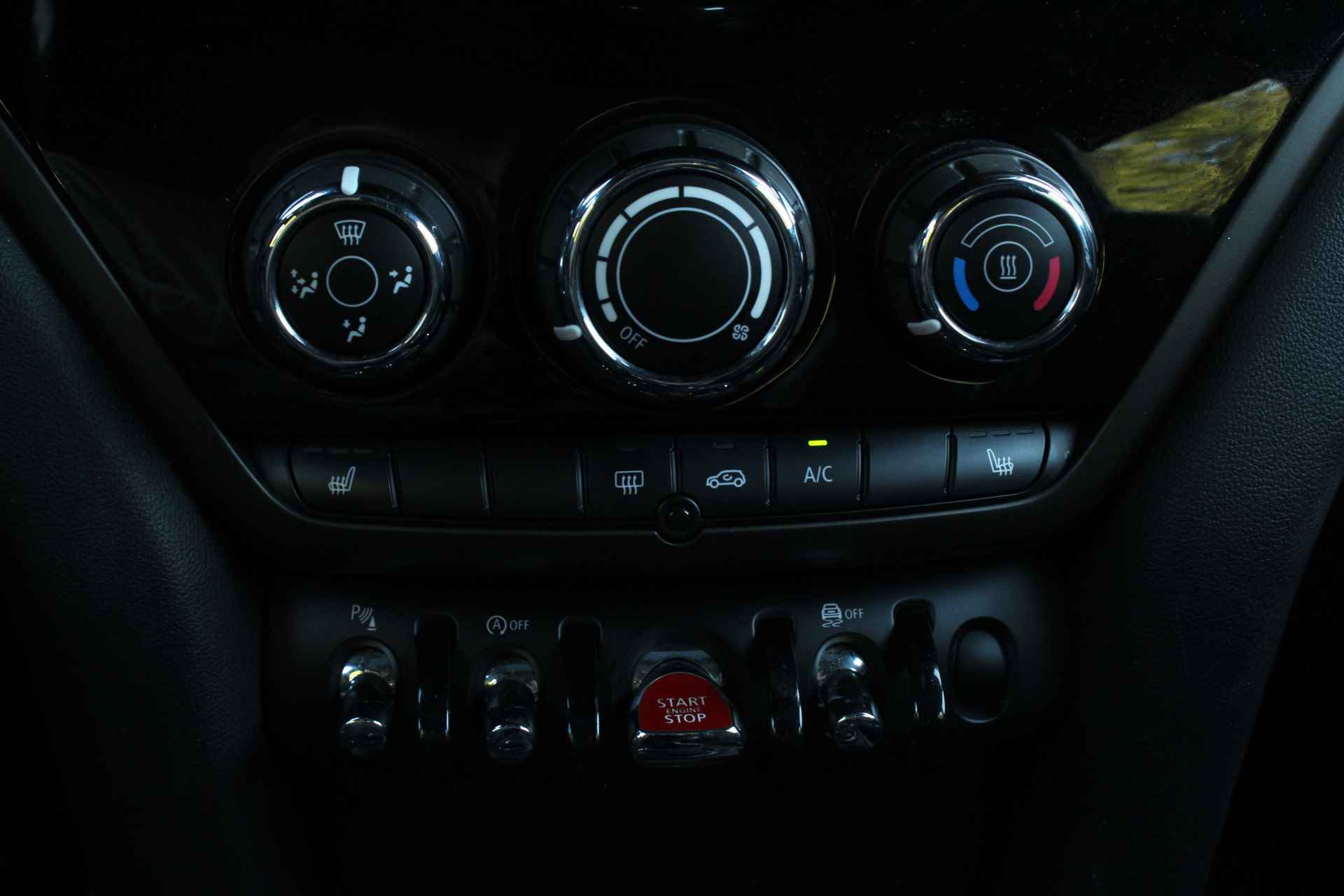 MINI Countryman Cooper S / Panoramadak / Sportstoelen / LED / Stoelverwarming / Park Assistant / Navigatie Professional / Leder - 22/27