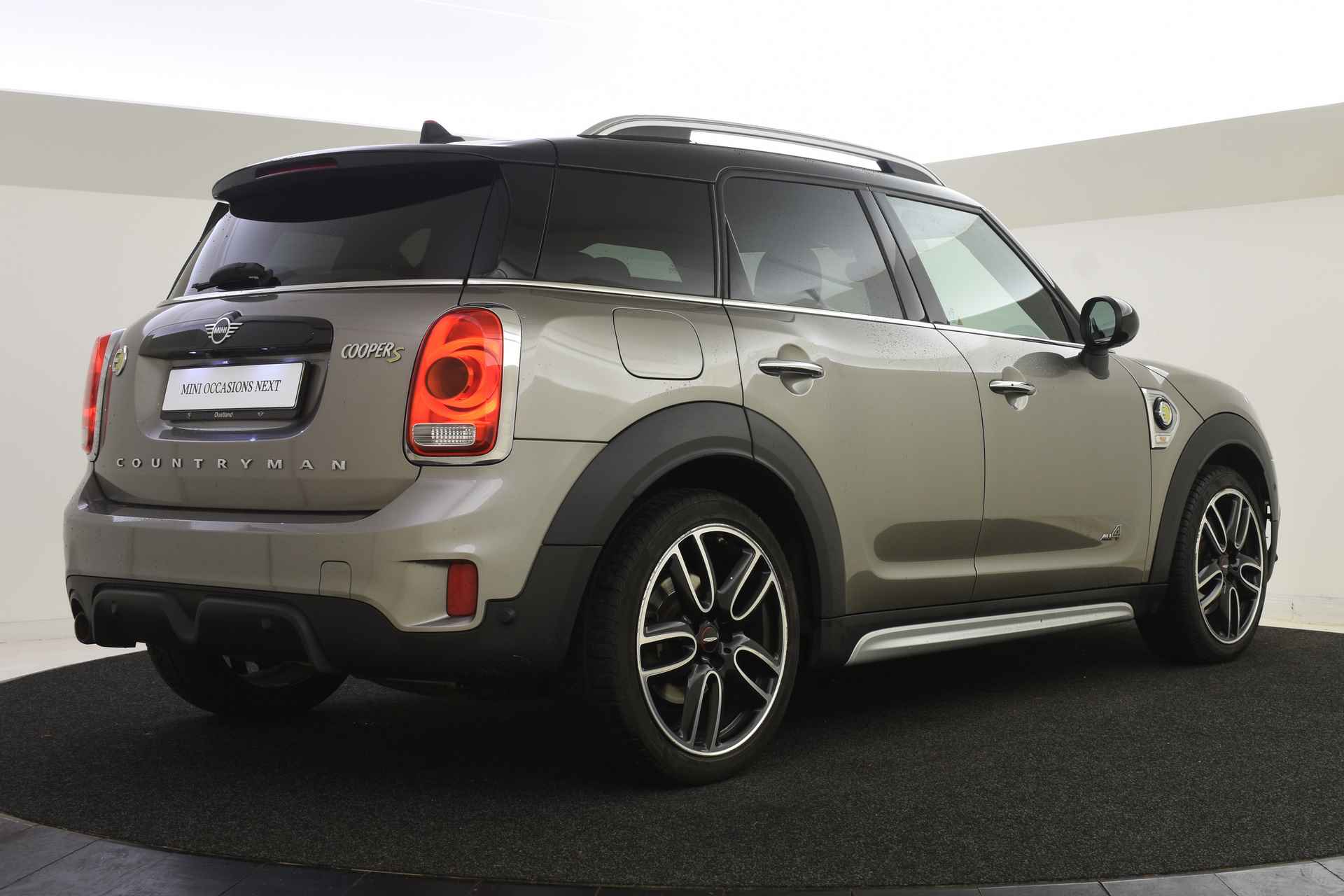 MINI Countryman Cooper S E ALL4 Automaat / Cruise Control / PDC achter / Airconditioning / DAB / Navigatie - 3/45