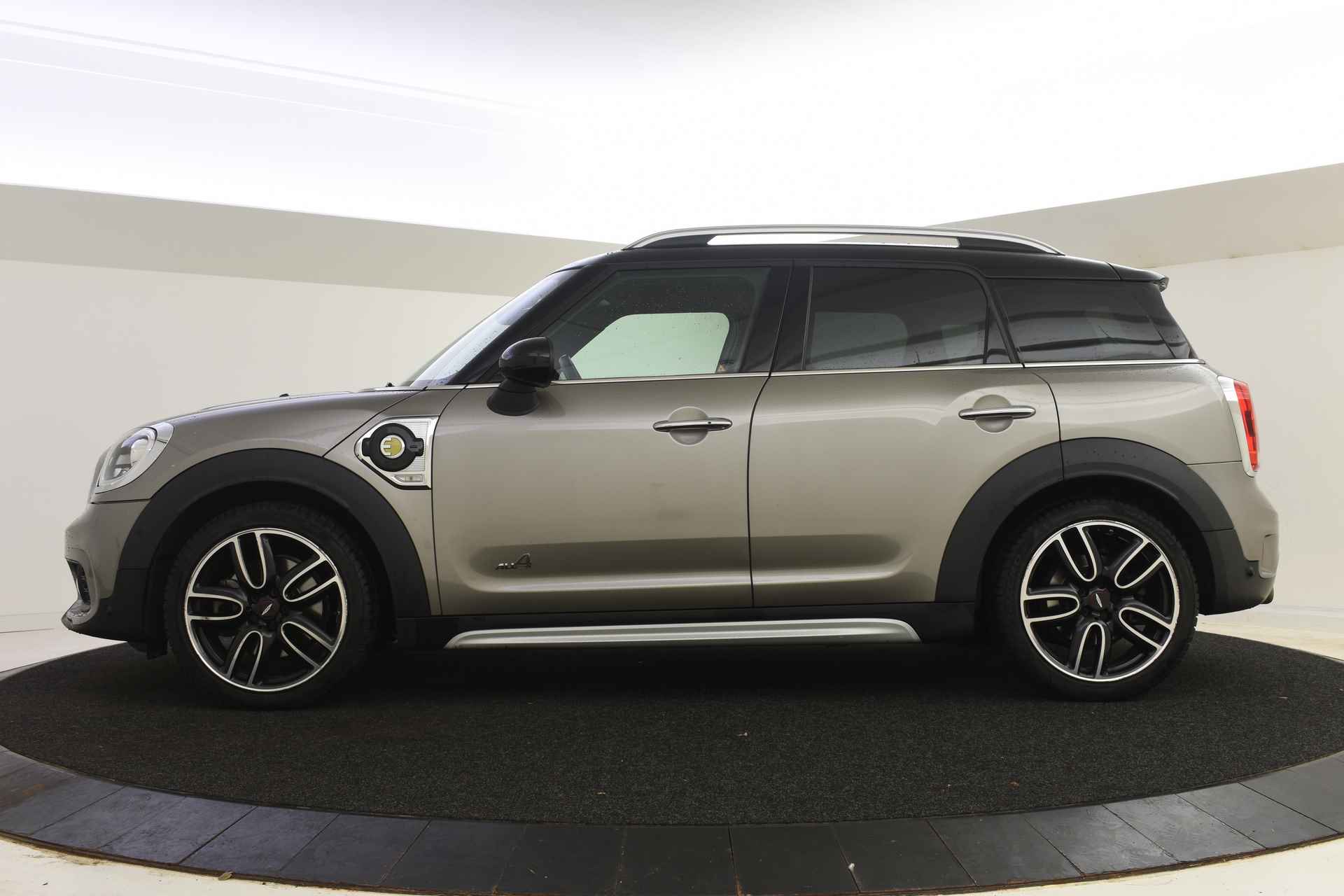 MINI Countryman Cooper S E ALL4 Automaat / Cruise Control / PDC achter / Airconditioning / DAB / Navigatie - 4/45