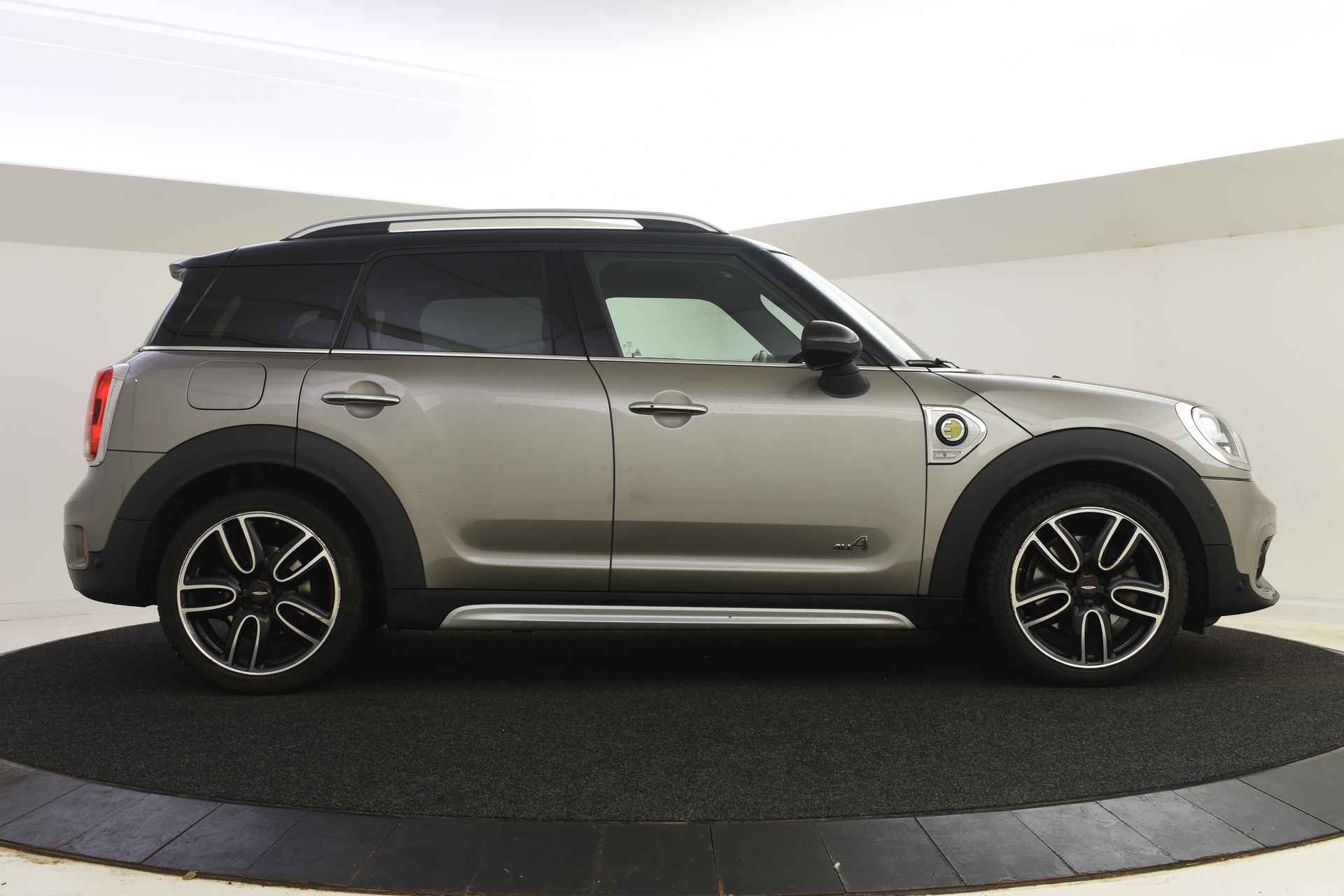 MINI Countryman Cooper S E ALL4 Automaat / Cruise Control / PDC achter / Airconditioning / DAB / Navigatie - 12/45