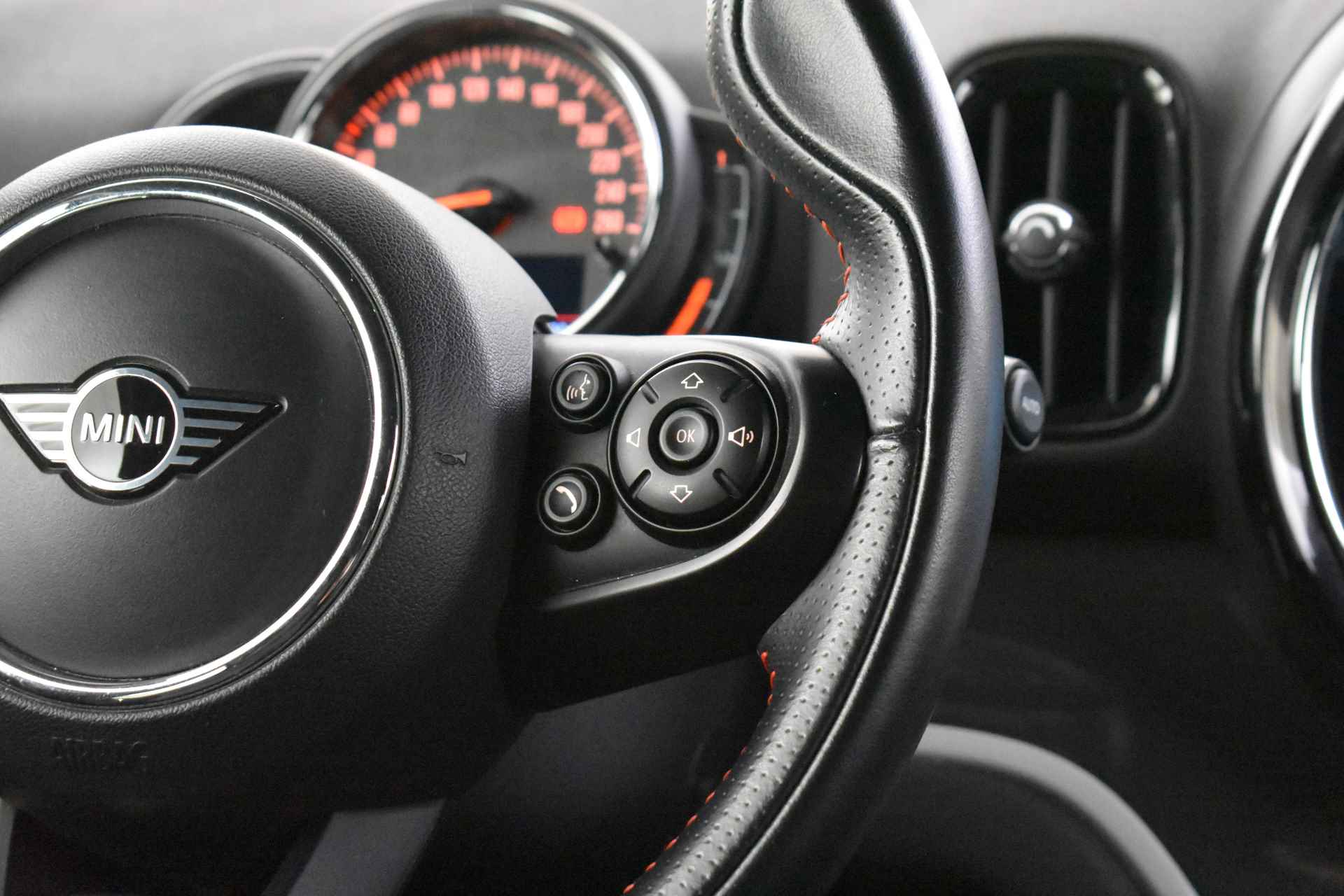 MINI Countryman Cooper S E ALL4 Automaat / Cruise Control / PDC achter / Airconditioning / DAB / Navigatie - 17/45