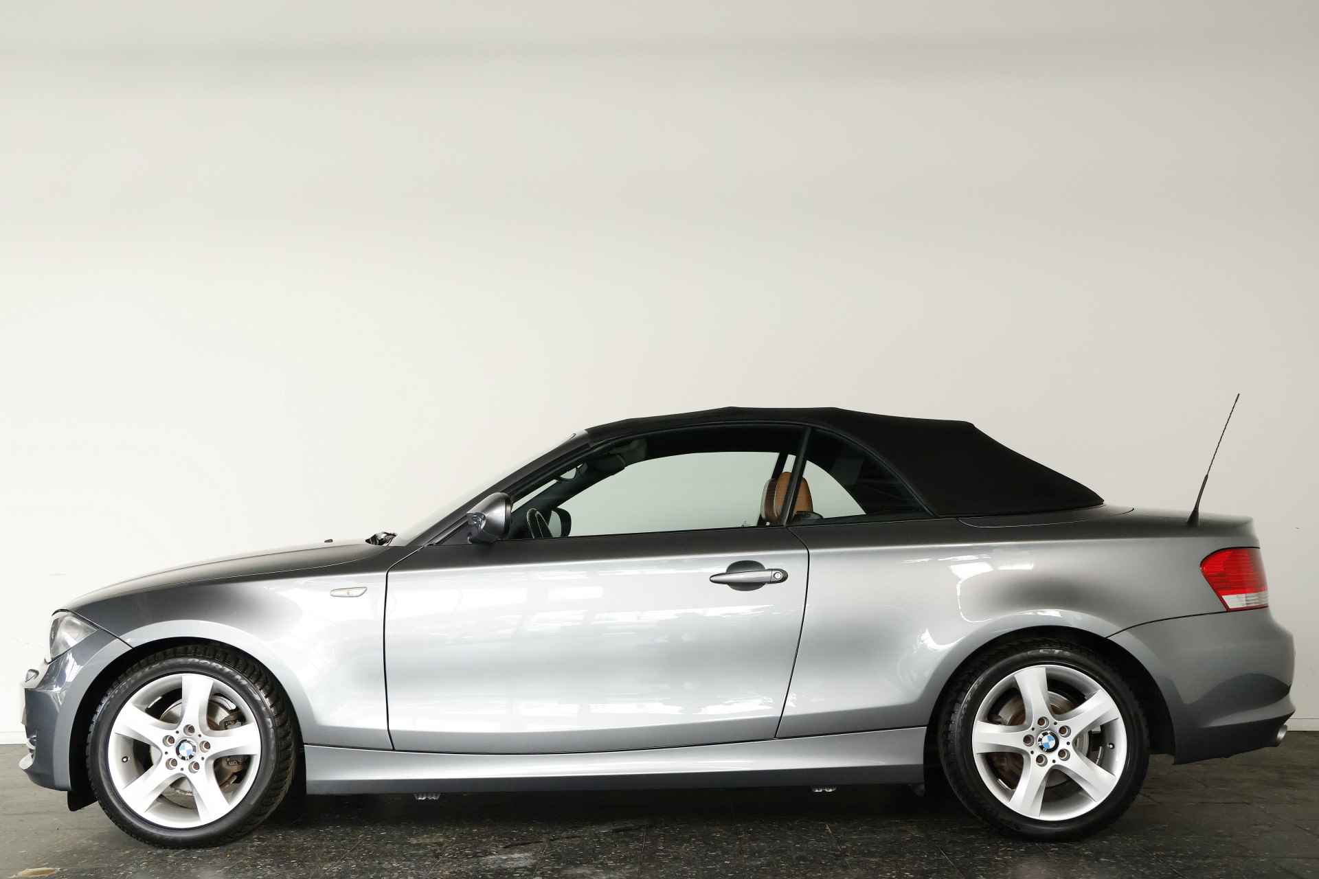 BMW 1 Serie Cabrio 118i High Executive / Xenon / Leder / Cruise Control - 20/28