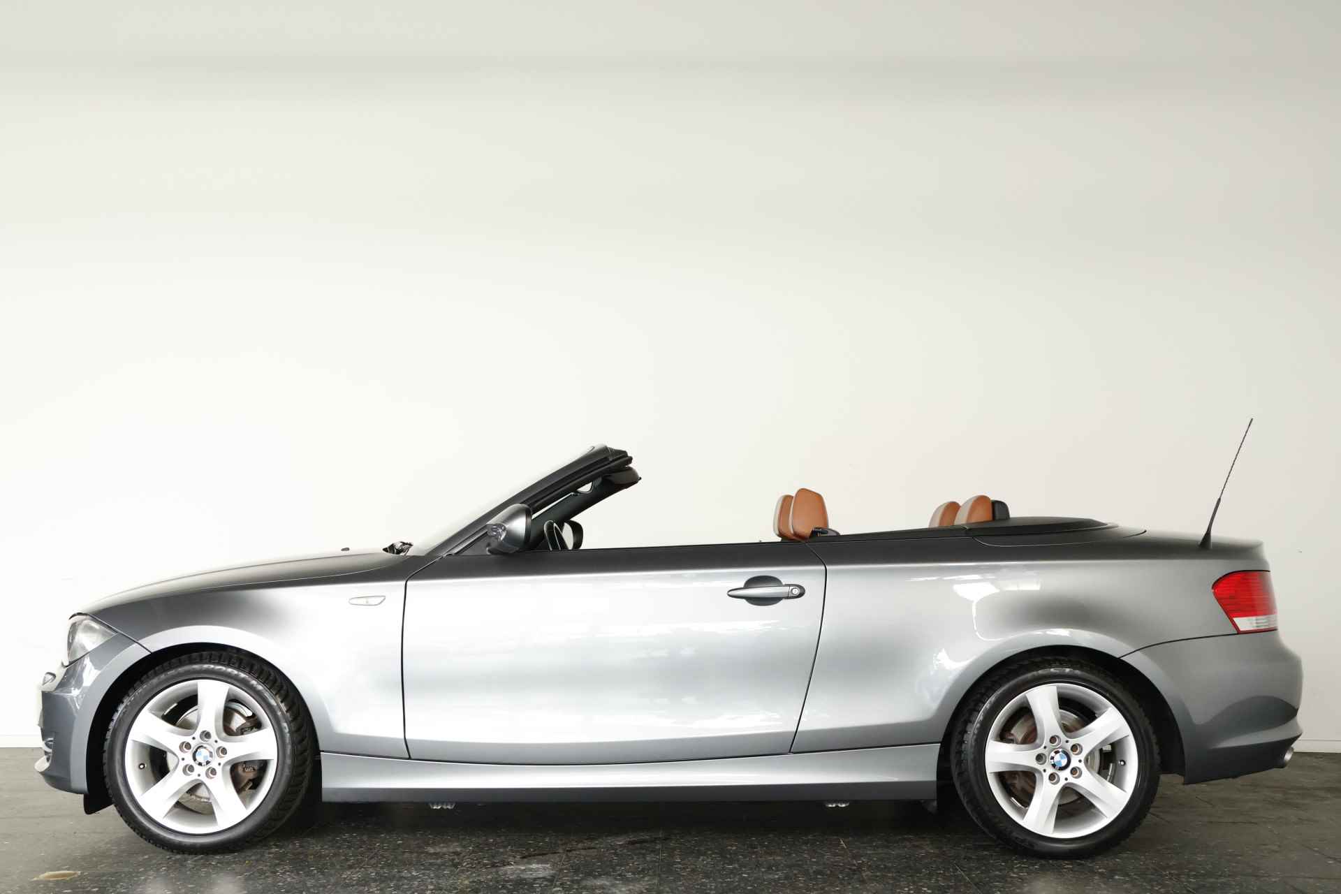 BMW 1 Serie Cabrio 118i High Executive / Xenon / Leder / Cruise Control - 28/28