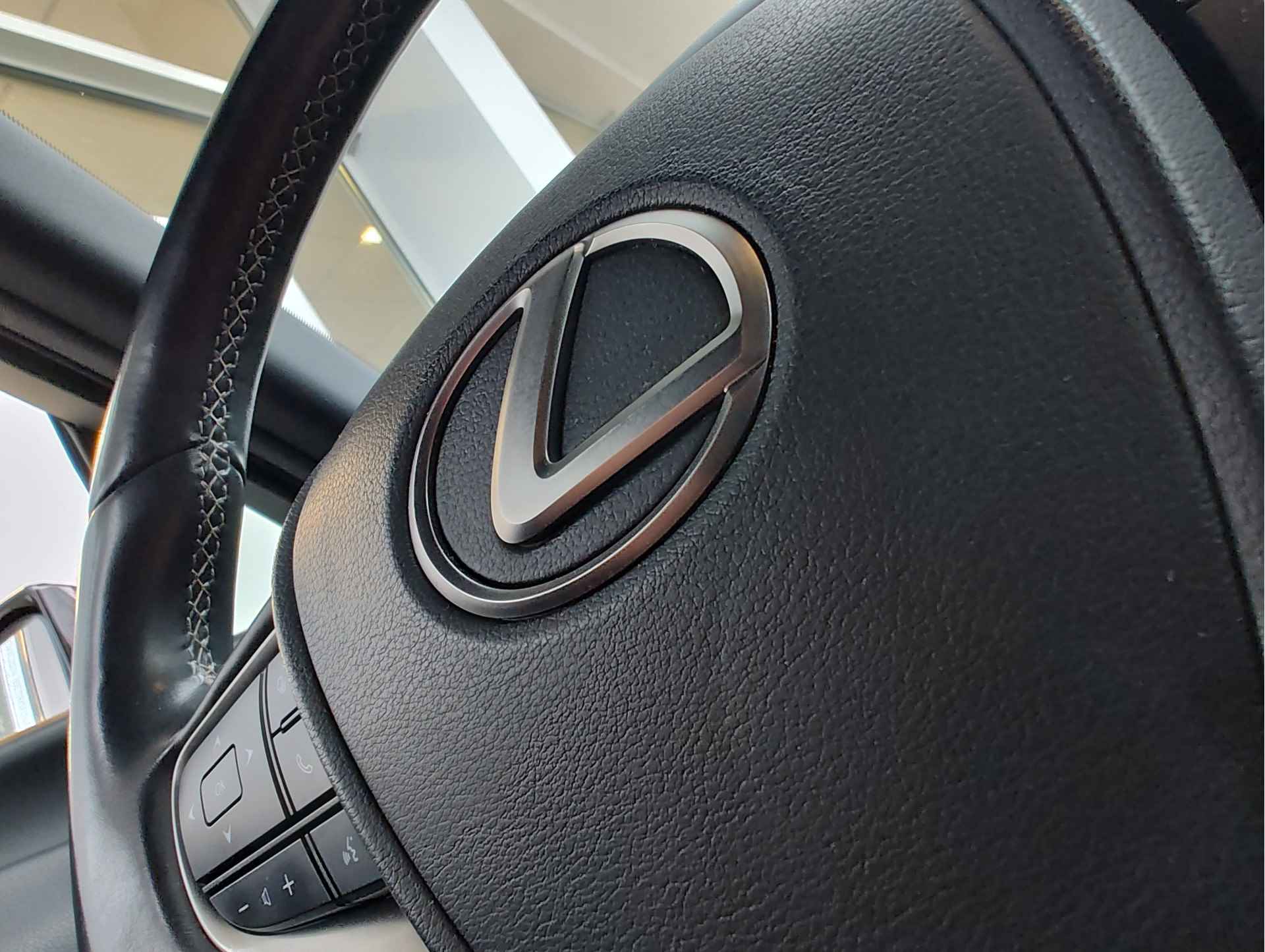 Lexus UX 250h BUSINESS LINE Trekhaak | Stuurverwarming | Keyless - 26/39