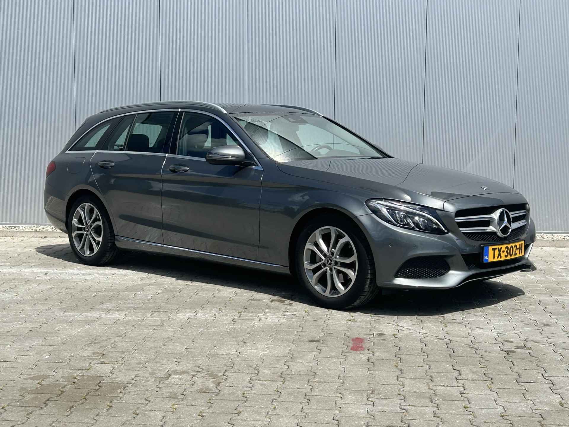 Mercedes-Benz C-klasse Estate 180 Business Solution AMG / Stoelverwarming voor / Navigatie / Climate Control / Trekhaak - 17/37