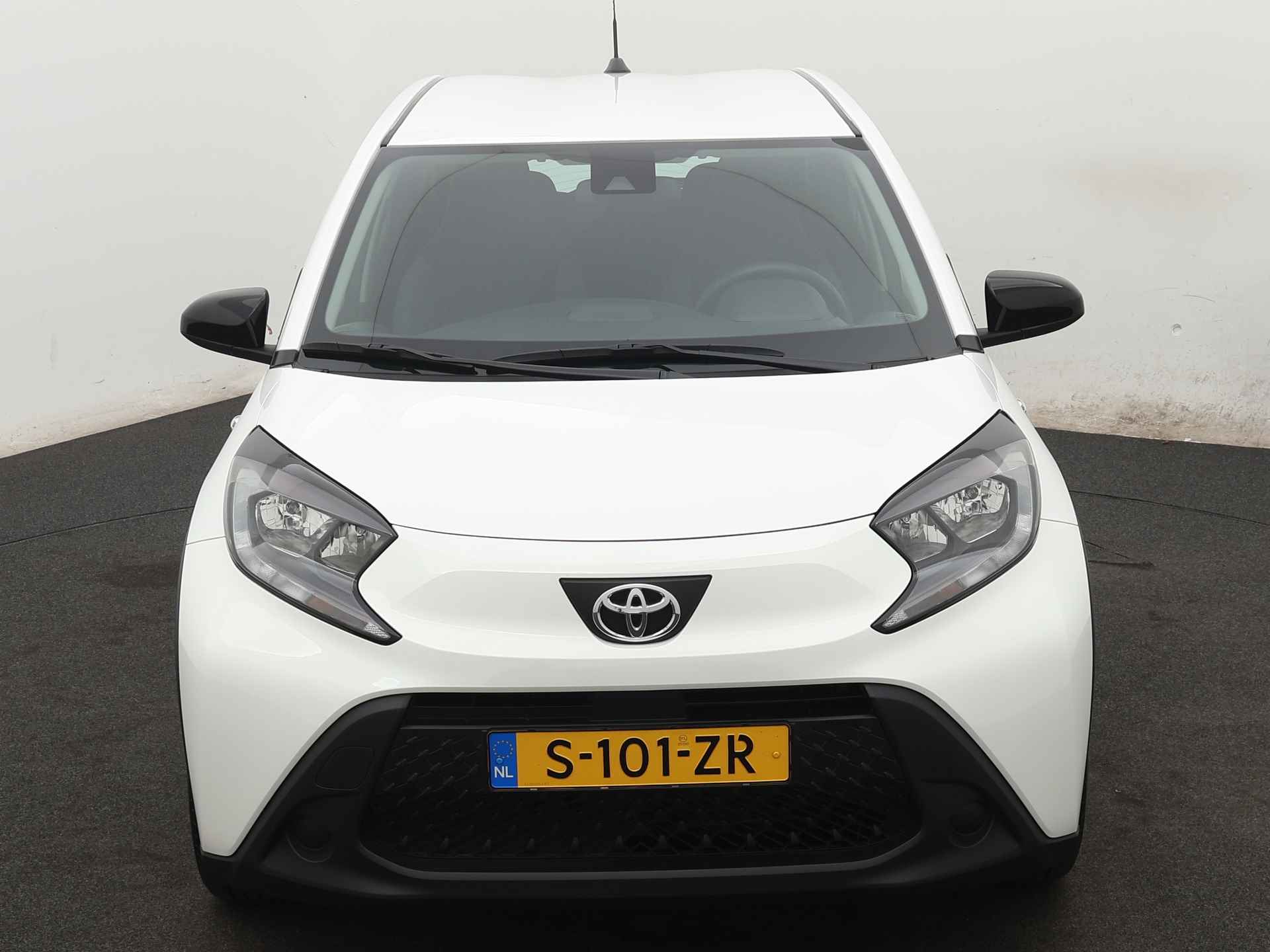 Toyota Aygo X 1.0 VVT-i MT play - 28/41