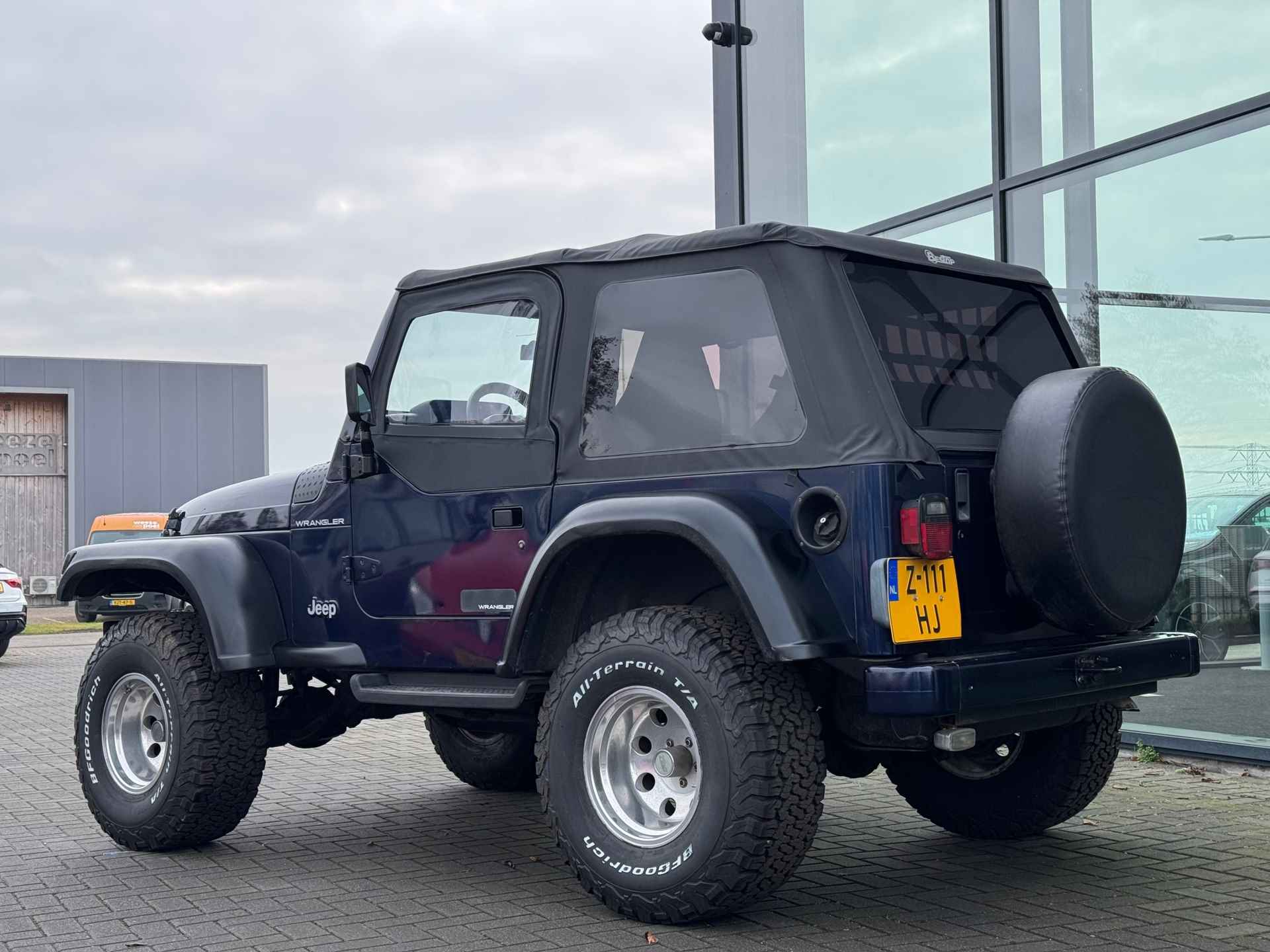 Jeep Wrangler 2.5i Softtop + Hardtop - 3/24