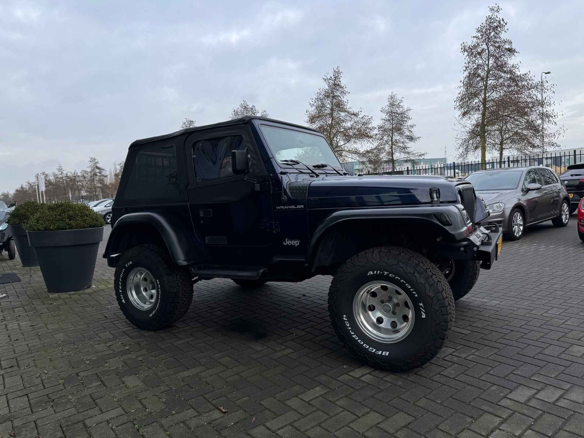 Jeep Wrangler 2.5i Softtop + Hardtop - 16/24