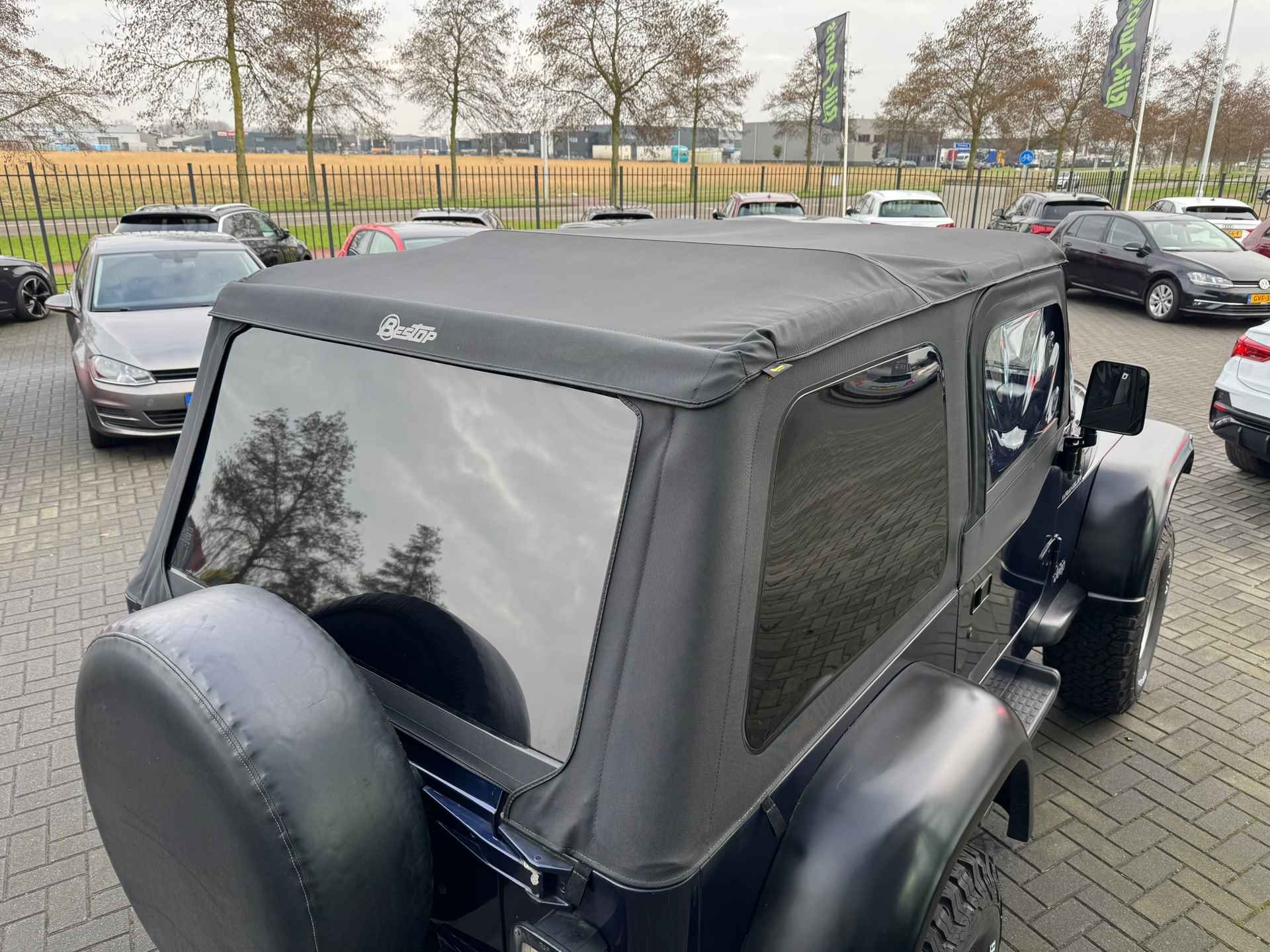 Jeep Wrangler 2.5i Softtop + Hardtop - 23/24