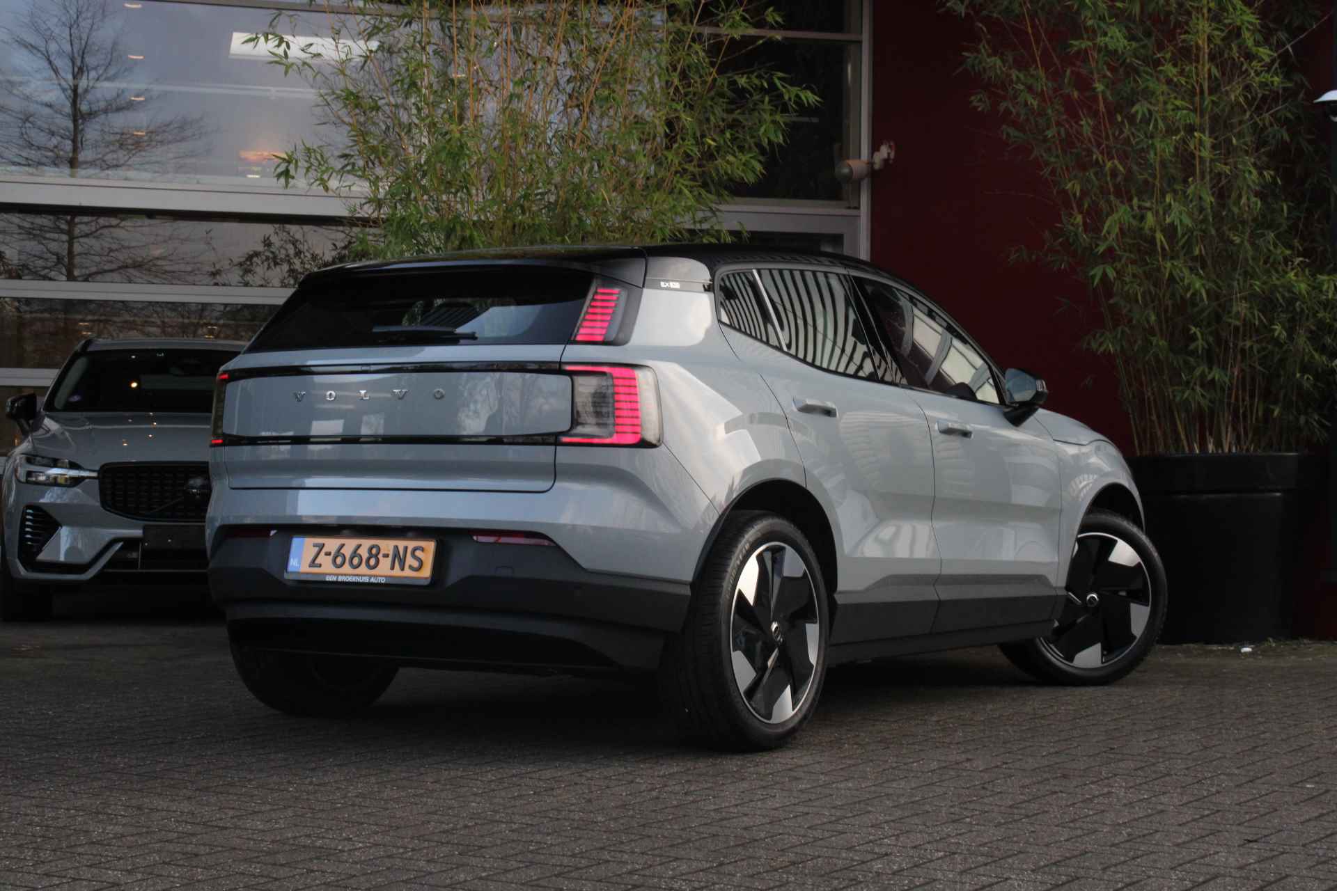 Volvo EX30 Single Motor Extended Range Plus 69 kWh | Camera | Stuur/stoelverwarming | Adaptive Cruise | Harman/Kardon - 3/13