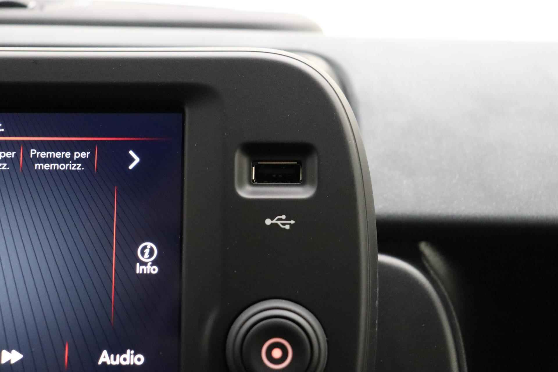 Fiat Panda 1.0 Hybrid Cross | Navigatie via Apple Carplay/Android Auto | Airco | Parkeersensoren achter | Bianco Gelato | Getint glas | Informeer naar de beschikbaarheid - 24/34