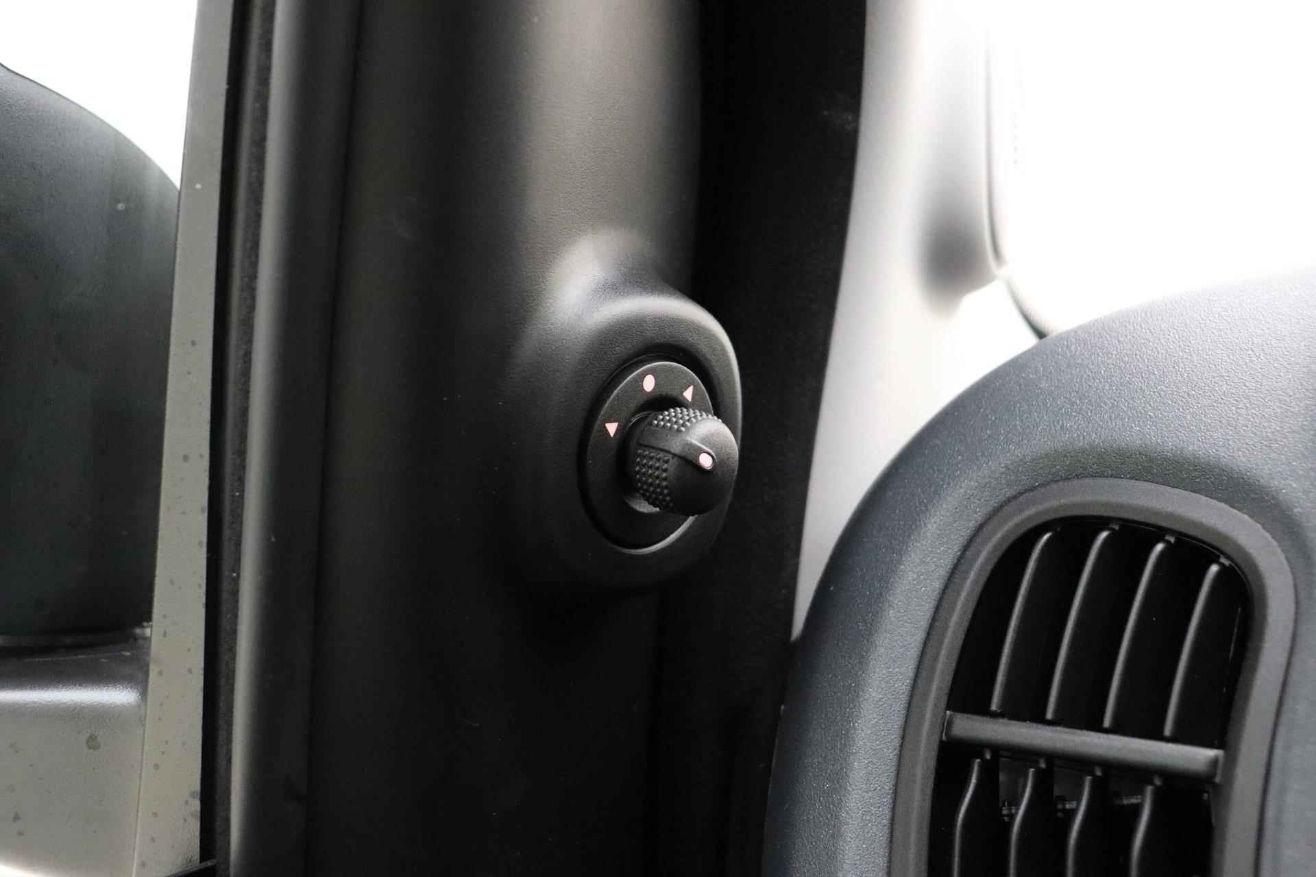 Fiat Panda 1.0 Hybrid Cross | Navigatie via Apple Carplay/Android Auto | Airco | Parkeersensoren achter | Bianco Gelato | Getint glas | Informeer naar de beschikbaarheid - 27/34