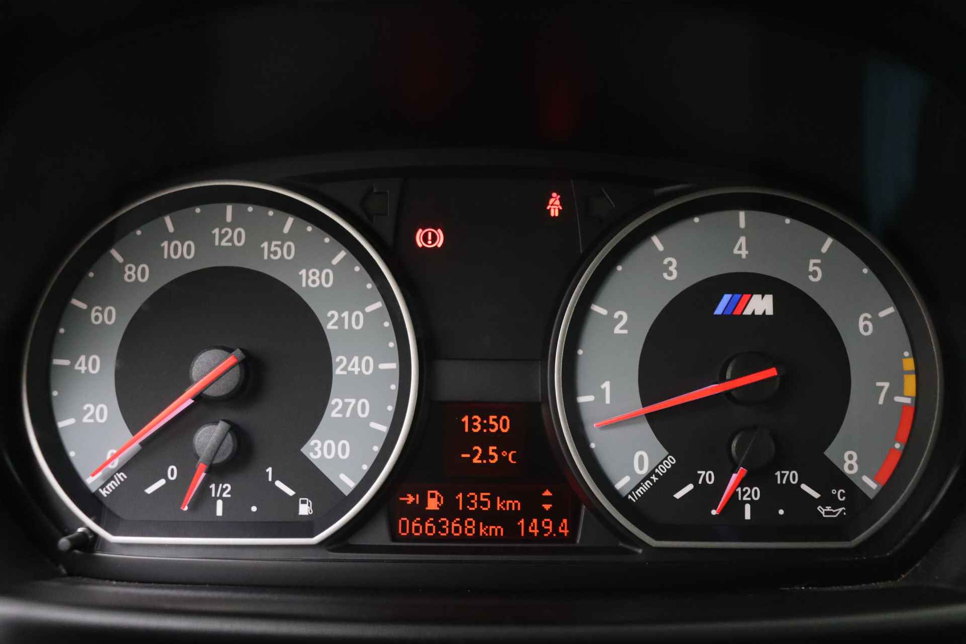 BMW 1-SERIE Coupe M High Executive / Harman Kardon / Nederlandse auto / Leder / Spraaksturing / Stoelverwarming / PDC achter / Dealeronderhouden - 35/67