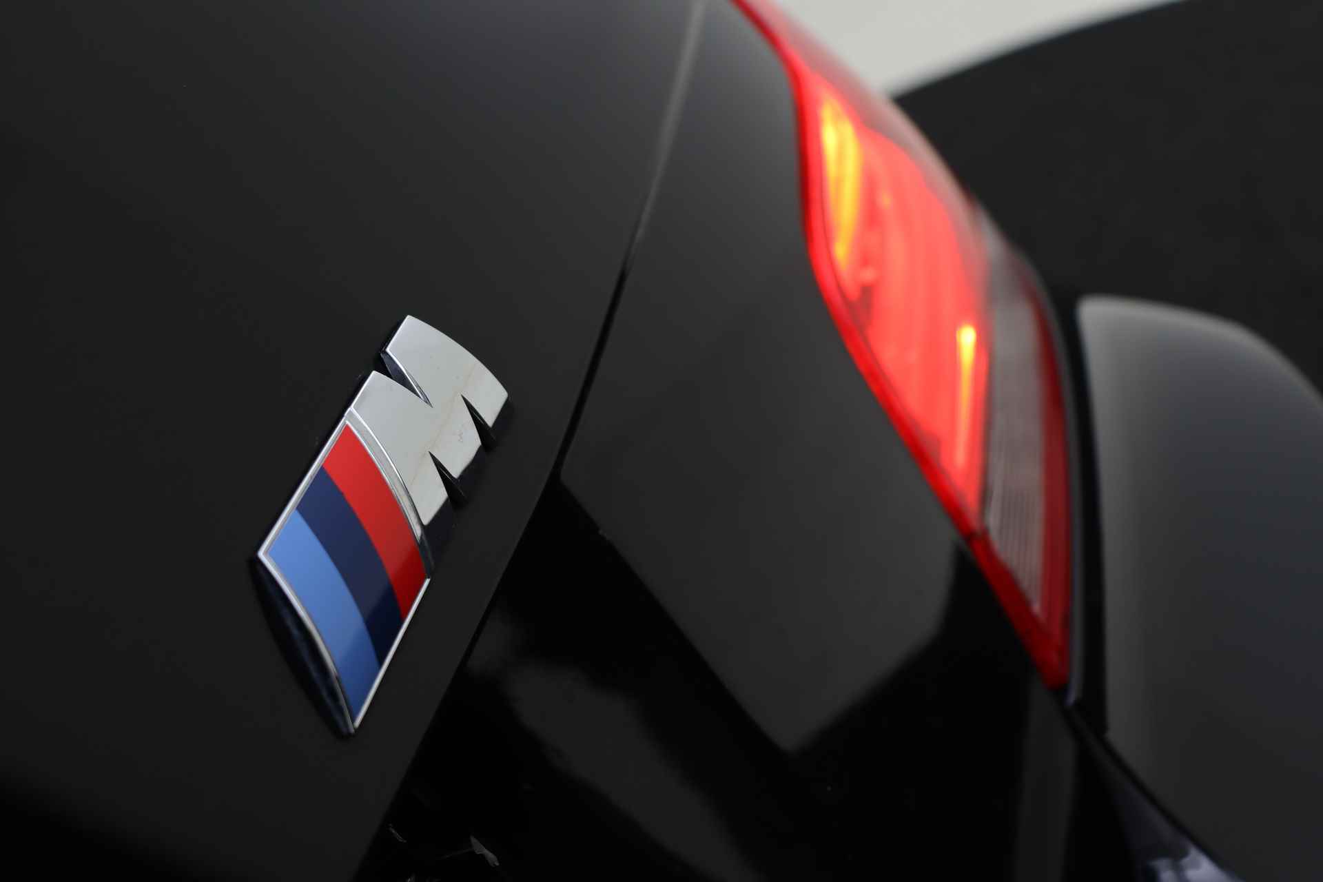 BMW 1-SERIE Coupe M High Executive / Harman Kardon / Nederlandse auto / Leder / Spraaksturing / Stoelverwarming / PDC achter / Dealeronderhouden - 49/67