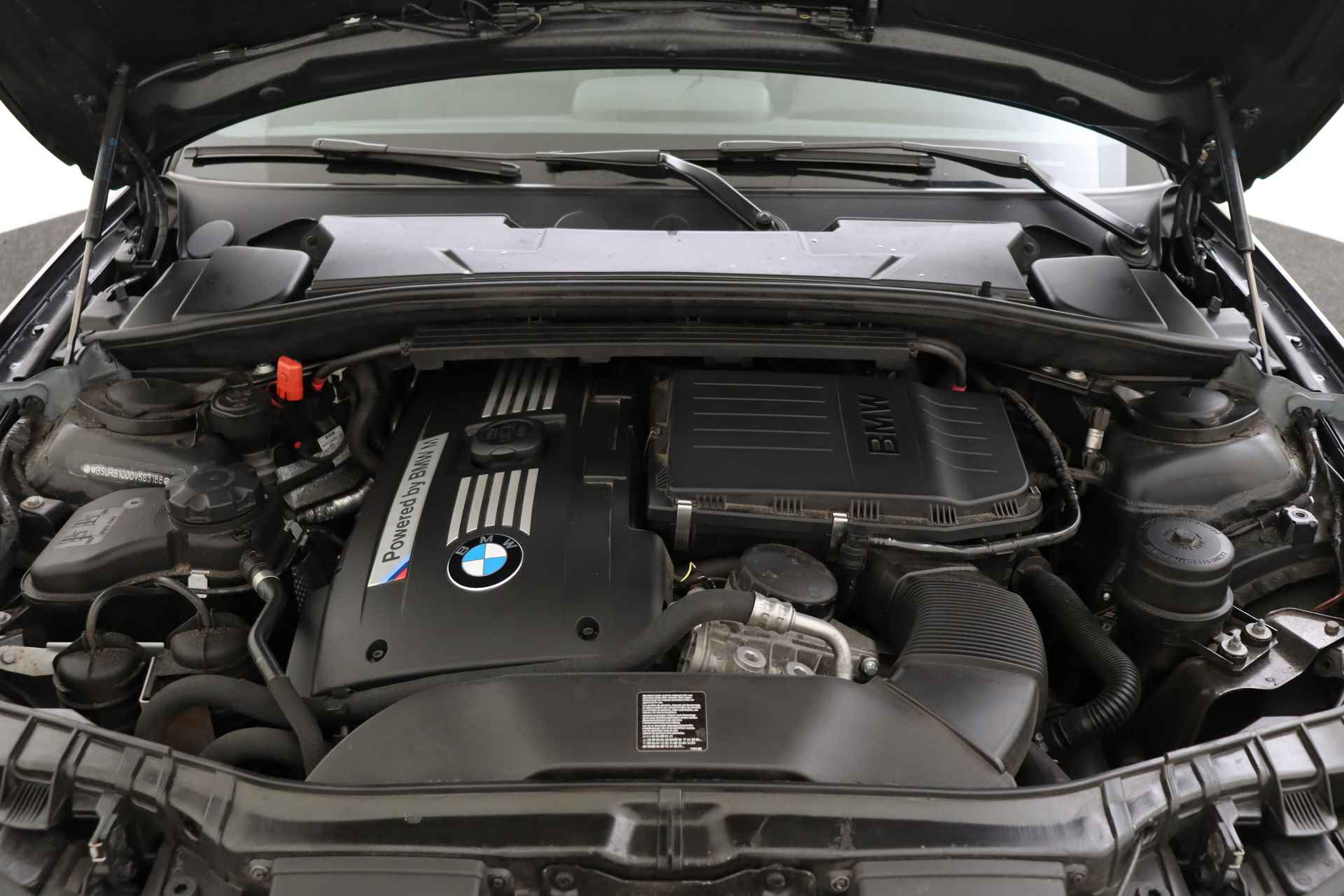 BMW 1-SERIE Coupe M High Executive / Harman Kardon / Nederlandse auto / Leder / Spraaksturing / Stoelverwarming / PDC achter / Dealeronderhouden - 59/67