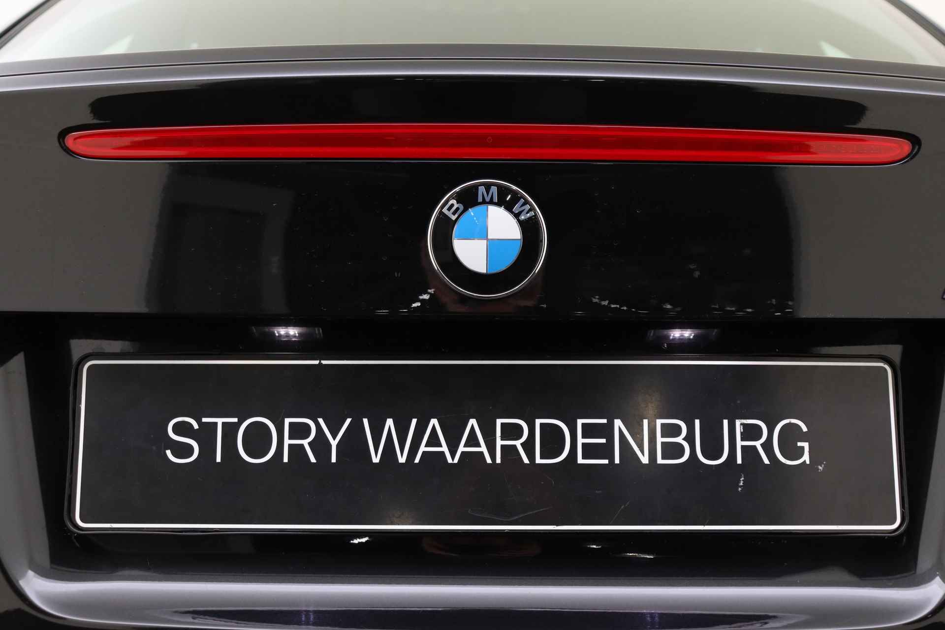 BMW 1-SERIE Coupe M High Executive / Harman Kardon / Nederlandse auto / Leder / Spraaksturing / Stoelverwarming / PDC achter / Dealeronderhouden - 67/67