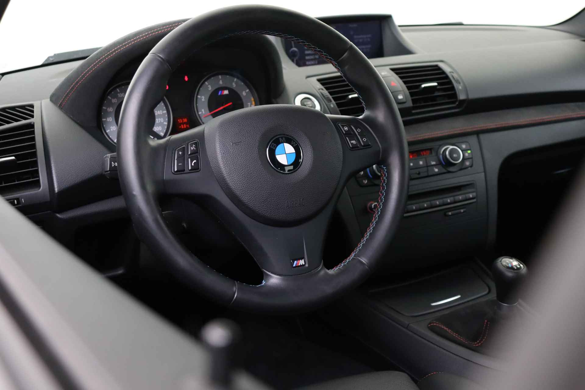 BMW 1-SERIE Coupe M High Executive / Harman Kardon / Nederlandse auto / Leder / Spraaksturing / Stoelverwarming / PDC achter / Dealeronderhouden - 4/91