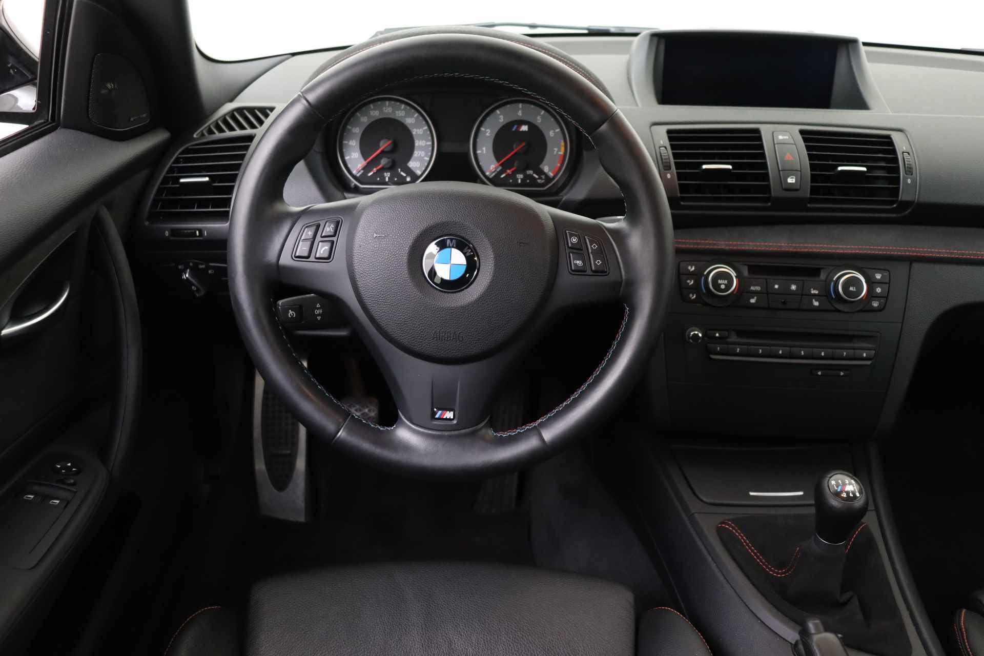 BMW 1-SERIE Coupe M High Executive / Harman Kardon / Nederlandse auto / Leder / Spraaksturing / Stoelverwarming / PDC achter / Dealeronderhouden - 21/91