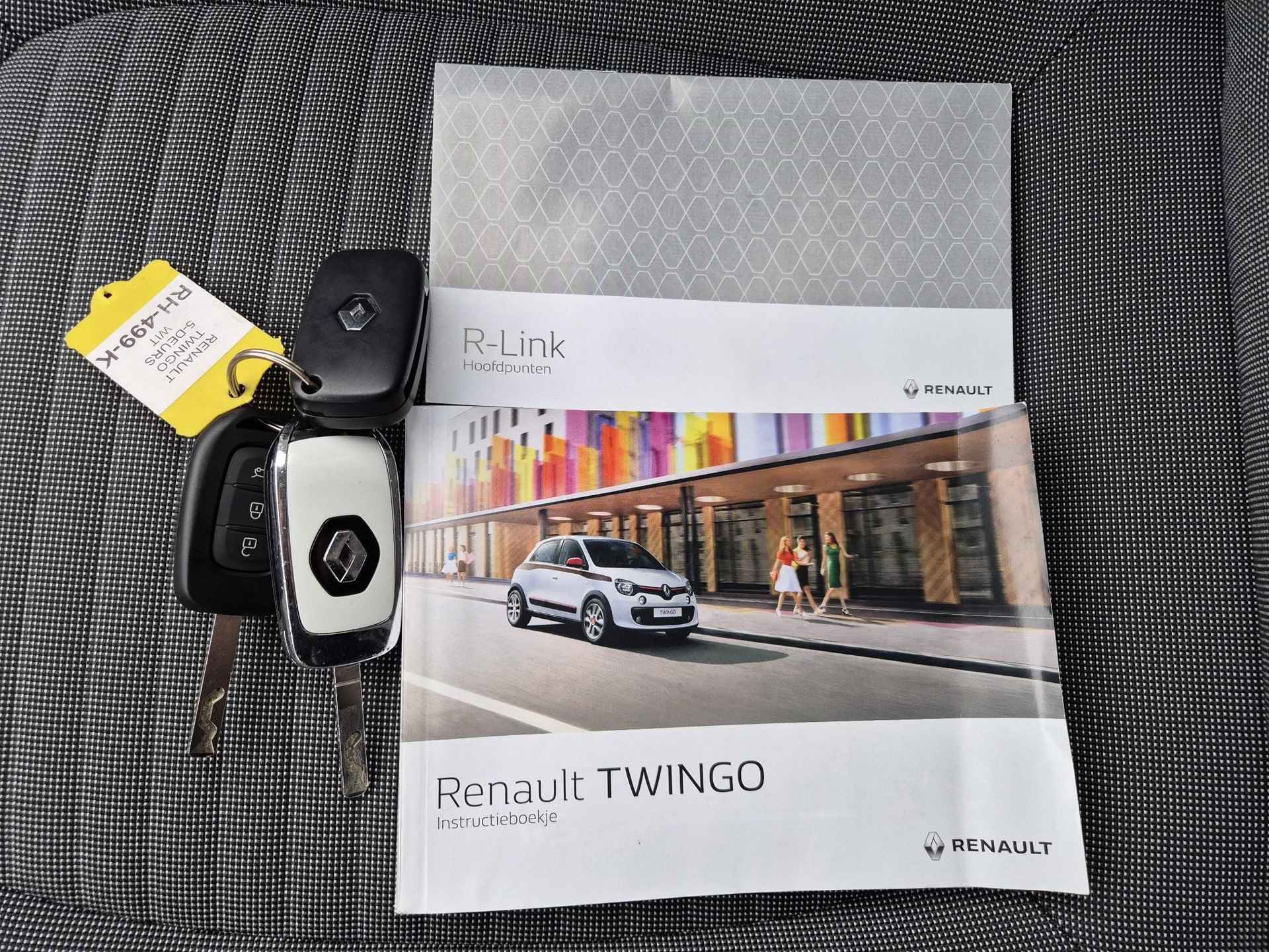 Renault Twingo 1.0 SCe Intens Automaat / 16" Lichtmetalen Velgen / Navigatie / Achterruitrijcamera / All Season Banden / Cruise Control / Climate control / - 5/44