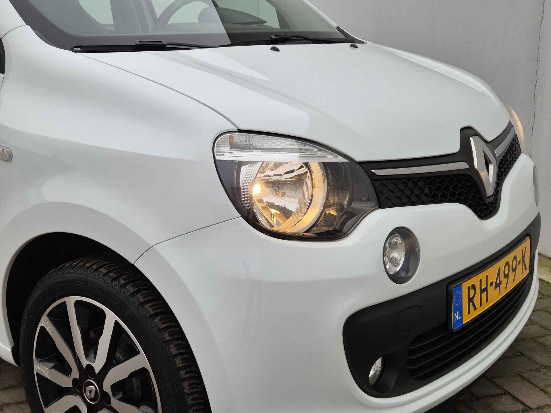 Renault Twingo 1.0 SCe Intens Automaat / 16" Lichtmetalen Velgen / Navigatie / Achterruitrijcamera / All Season Banden / Cruise Control / Climate control / - 30/44