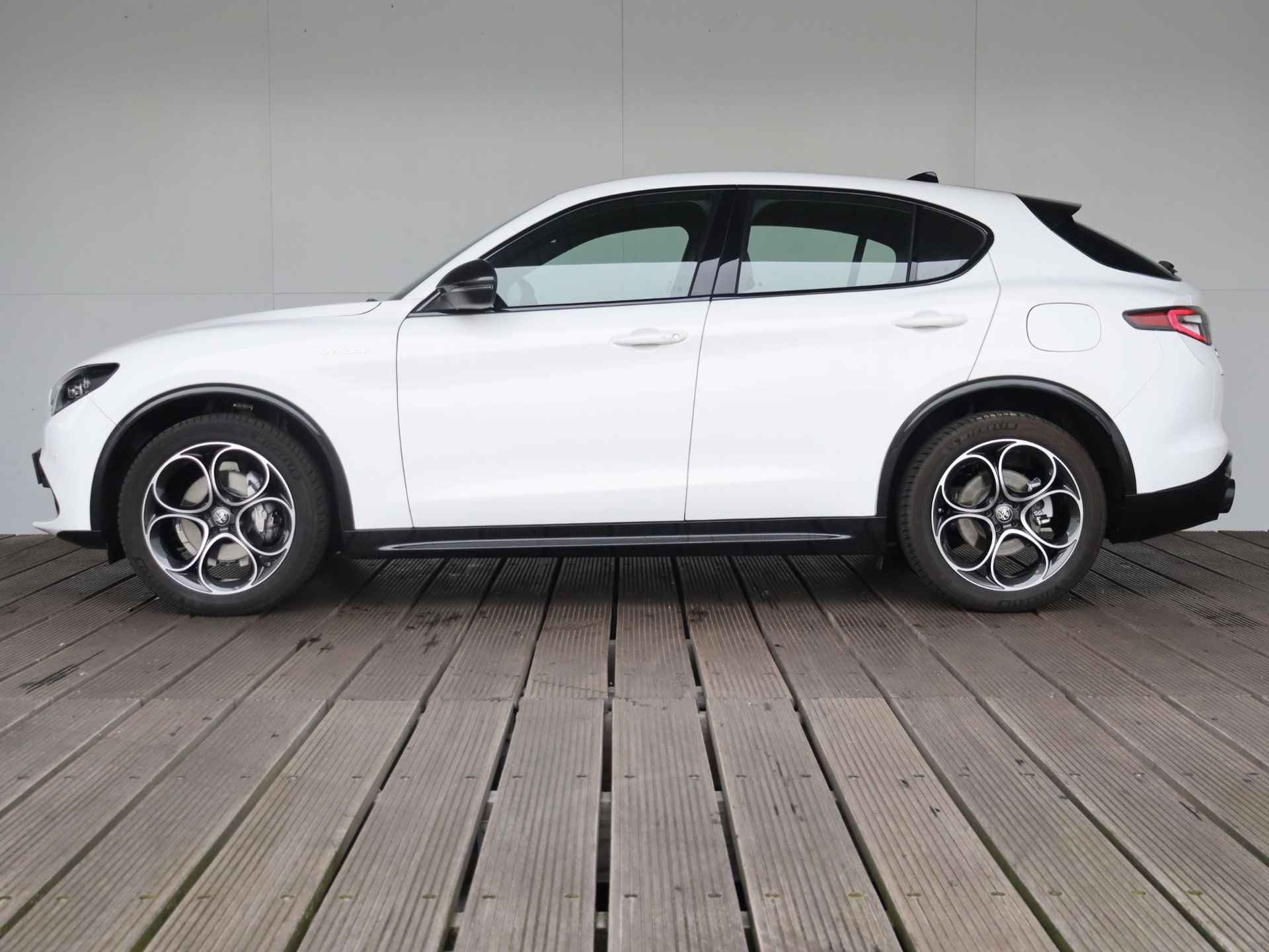 Alfa Romeo Stelvio 2.0 T GME AWD Veloce | Wegklapbare trekhaak 2300kg | Navi | 20"velgen | - 3/42