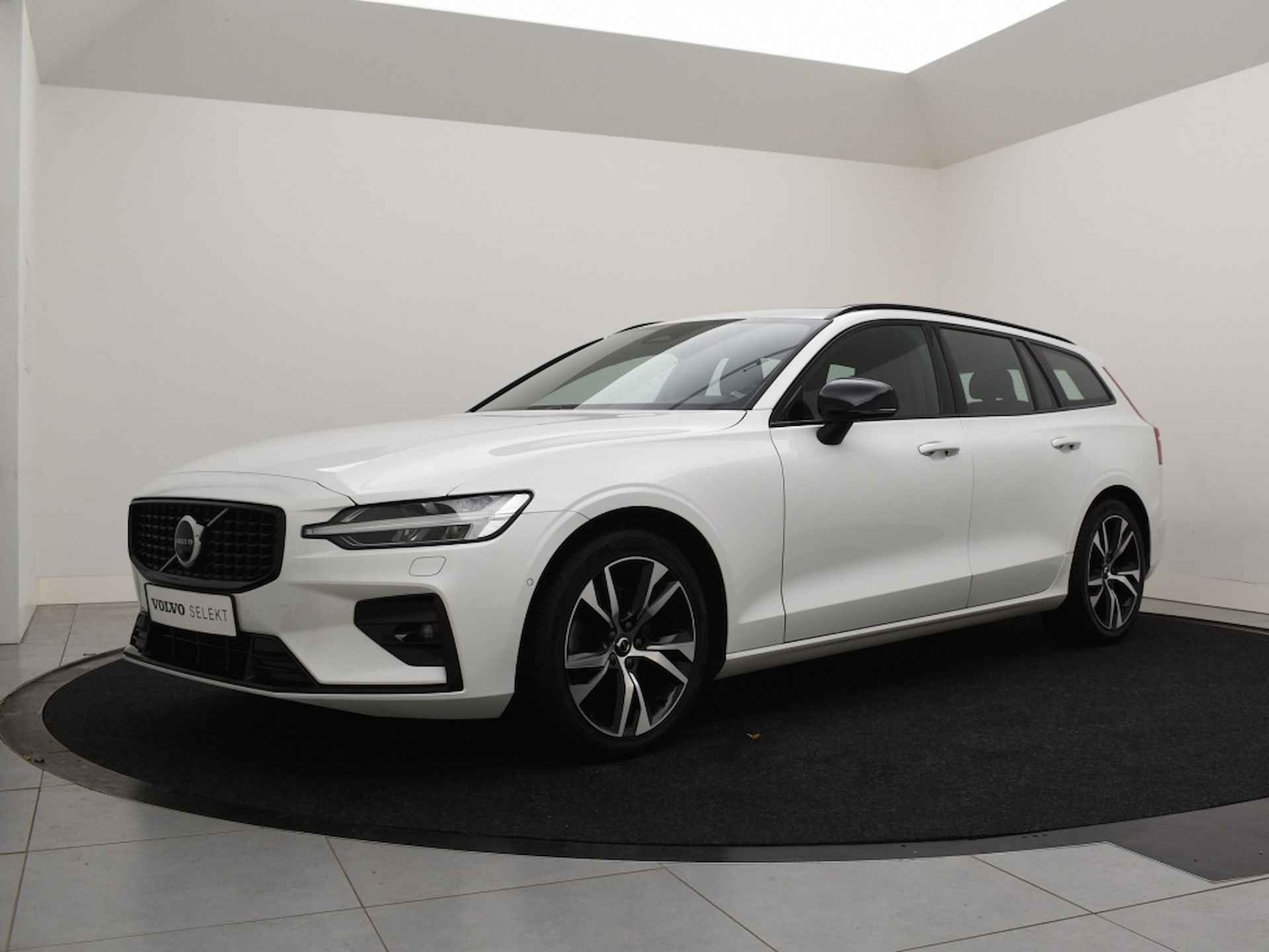 Volvo V60 B4 AUT(7) PLUS DARK 360GR CAM SCHUIFDAK ACC GOOGLE MAPS - 2/43