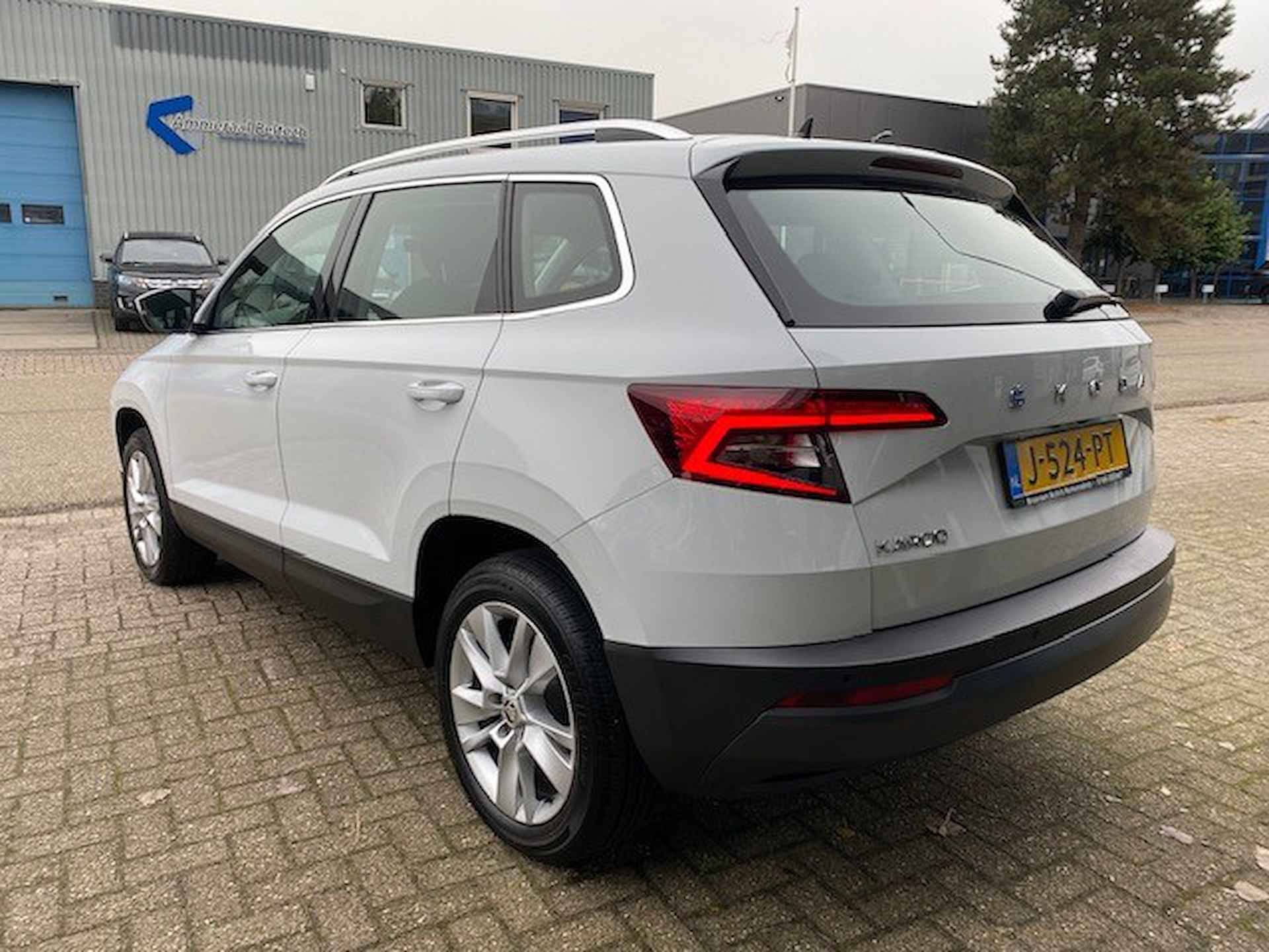 SKODA Karoq 1.0 TSI 115pk Business Edition met Trekhaak, 17" velgen en Smartlink - 6/36