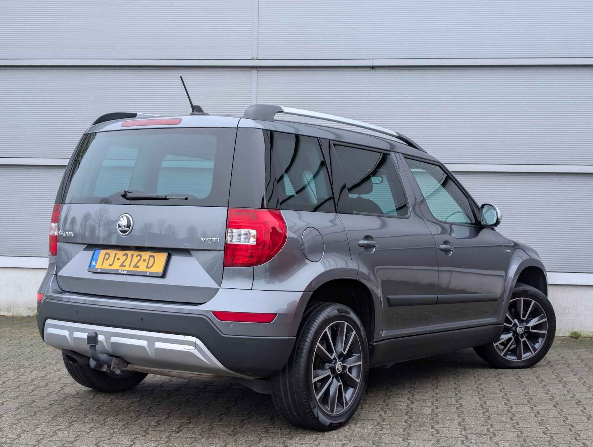 Skoda Yeti Outdoor 1.2 TSI 110pk Greentech Drive | Navigatie | Camera | Stoelverwarming - 2/36