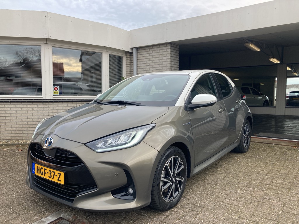 Toyota Yaris 1.5 Hybrid Launge AUTOMAAT