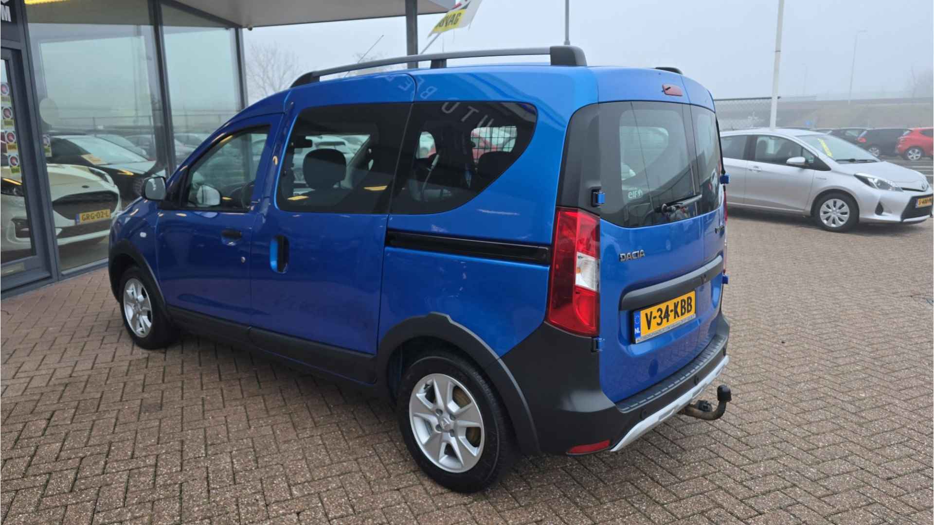 Dacia Dokker Dokker 1.2 TCe S&S Stepway, Airco, Multimediasysteem, Navigatie, Bluetooth, Cruise control, Stoelverwarming, Elektrische ramen en spiegels, Parkeersensoren, Trekhaak, Nette auto, BOVAG GARANTIE - 9/27