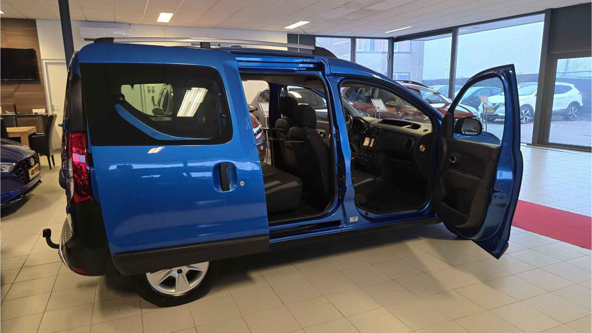 Dacia Dokker Dokker 1.2 TCe S&S Stepway, Airco, Multimediasysteem, Navigatie, Bluetooth, Cruise control, Stoelverwarming, Elektrische ramen en spiegels, Parkeersensoren, Trekhaak, Nette auto, BOVAG GARANTIE - 11/27