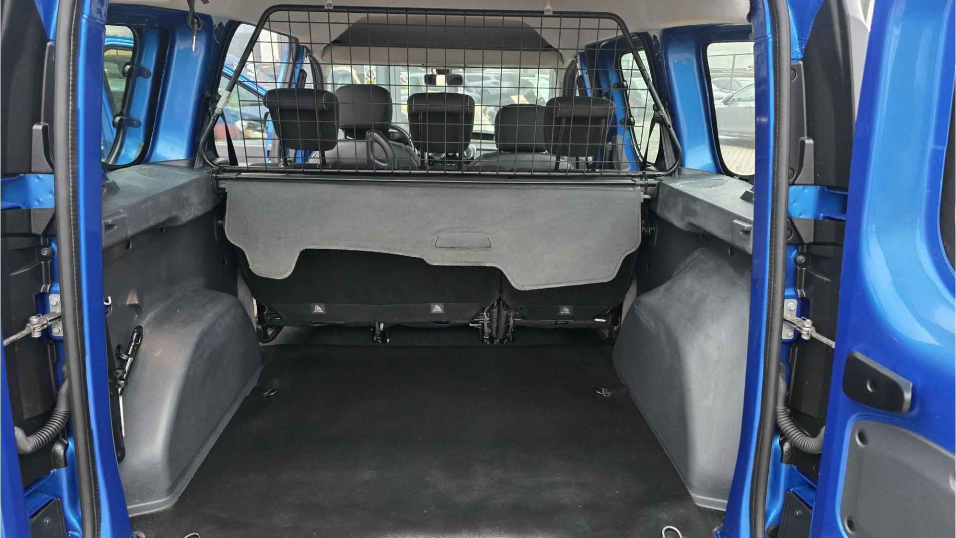 Dacia Dokker Dokker 1.2 TCe S&S Stepway, Airco, Multimediasysteem, Navigatie, Bluetooth, Cruise control, Stoelverwarming, Elektrische ramen en spiegels, Parkeersensoren, Trekhaak, Nette auto, BOVAG GARANTIE - 20/27