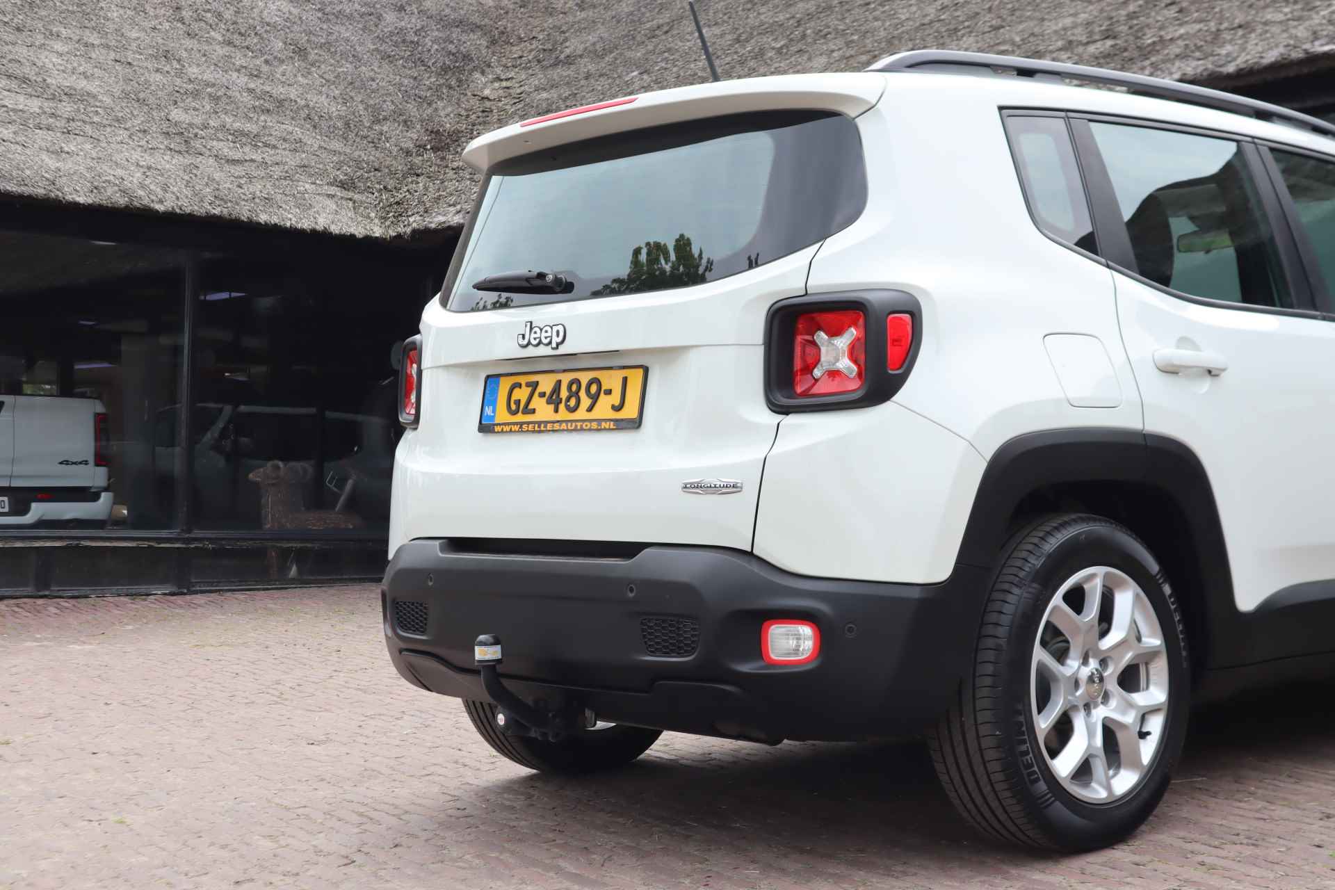 Jeep Renegade 1.4 Freedom | Trekhaak | Panoramadak | Navigatie | Keyless | Reservewiel - 3/41