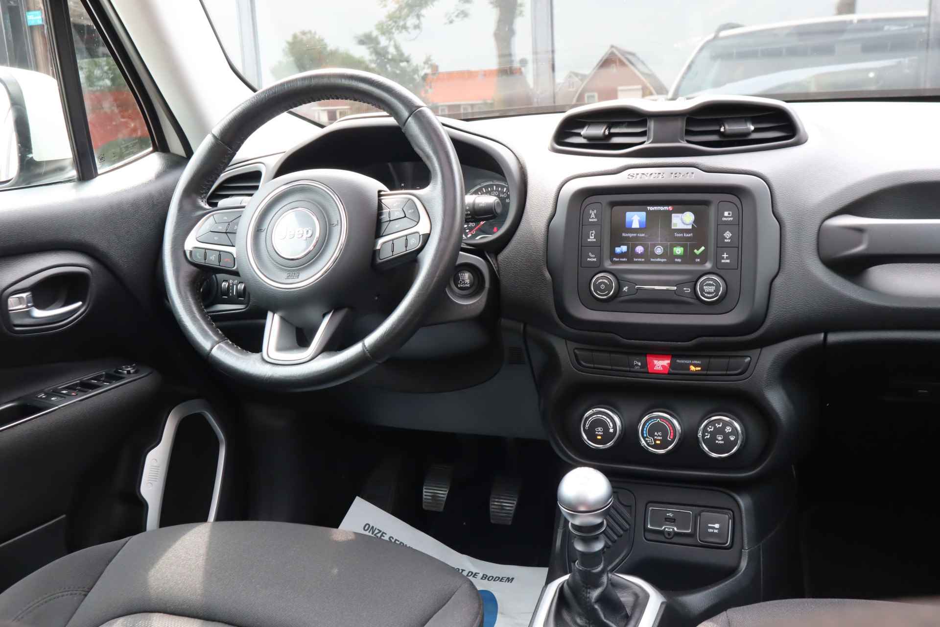 Jeep Renegade 1.4 Freedom | Trekhaak | Panoramadak | Navigatie | Keyless | Reservewiel - 4/41