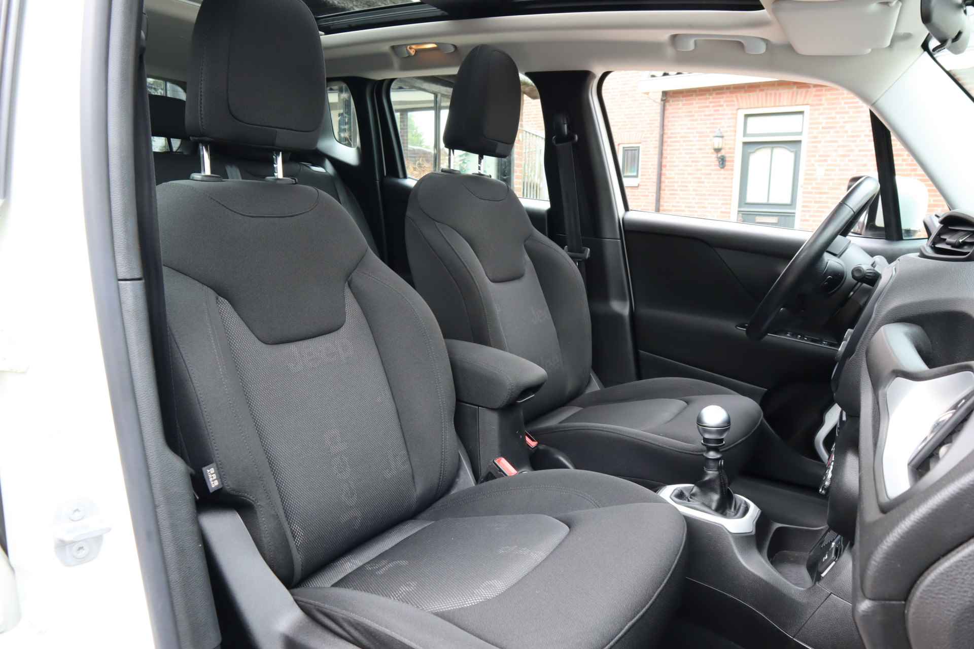 Jeep Renegade 1.4 Freedom | Trekhaak | Panoramadak | Navigatie | Keyless | Reservewiel - 26/41