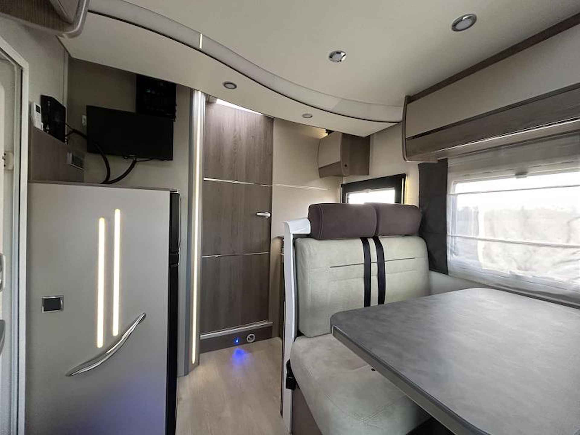 Chausson Titanium 758 2x Airco, Omvormer 2000W - 6/25